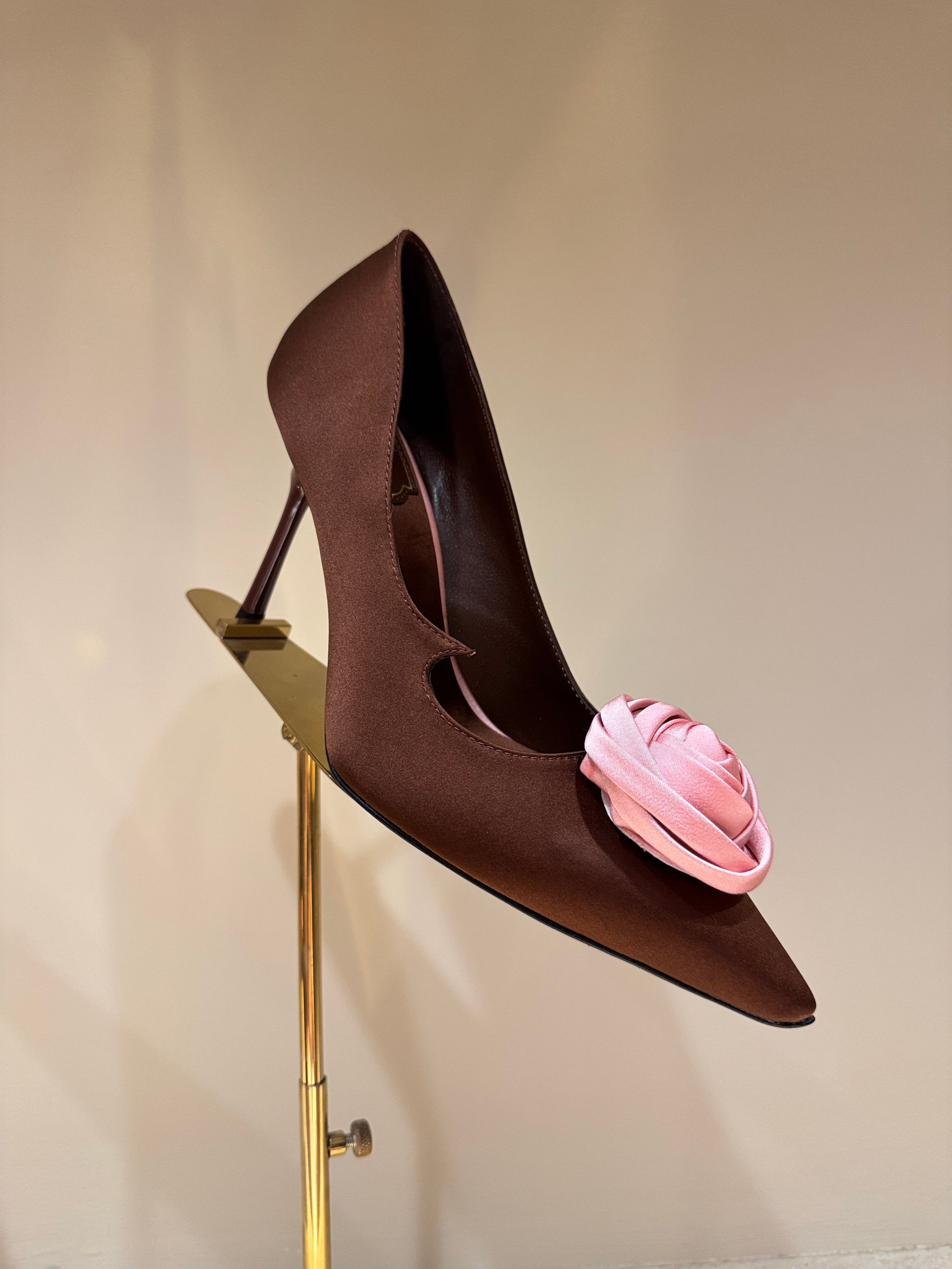 ROGER V HEELS