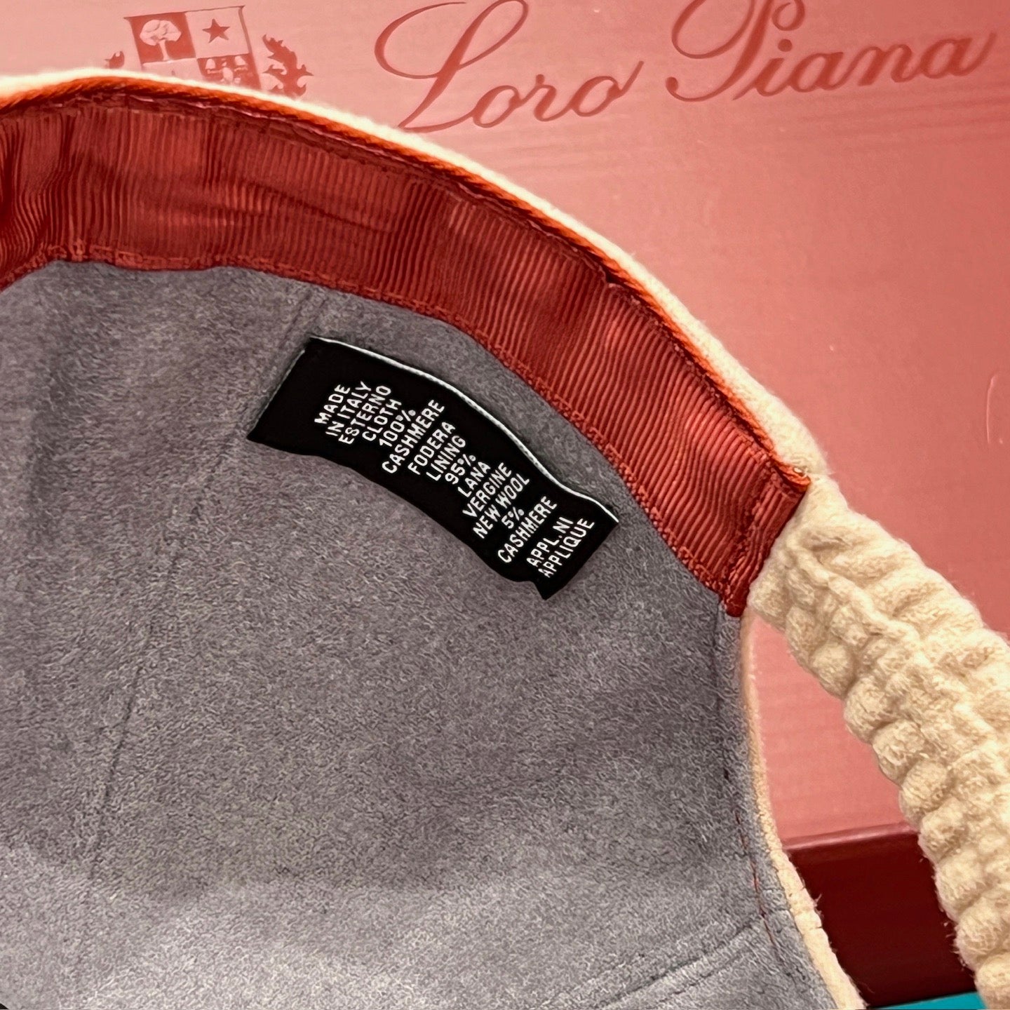 LORO P CASHMERE CAP