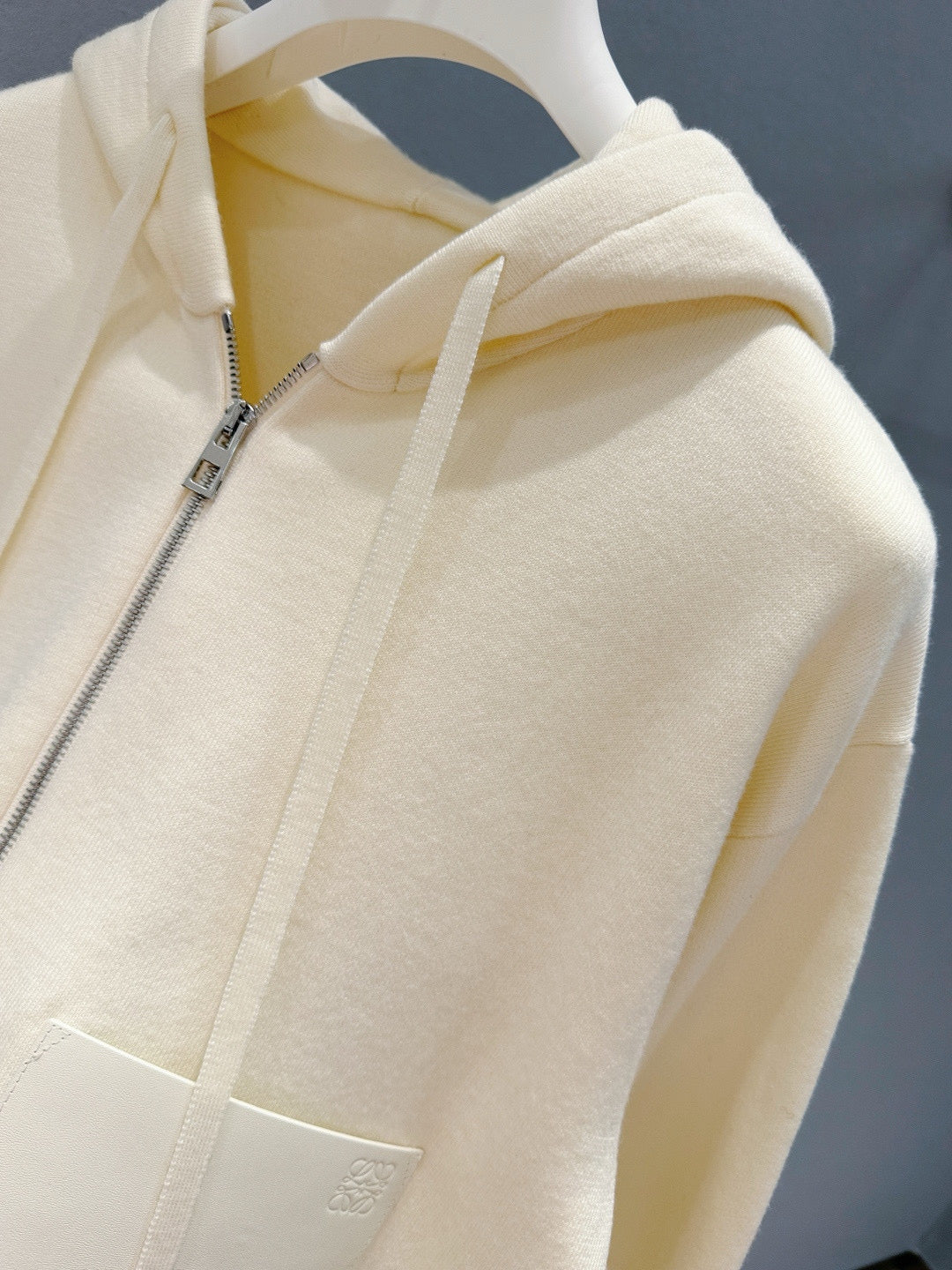 LOEW ZIP HOODIE