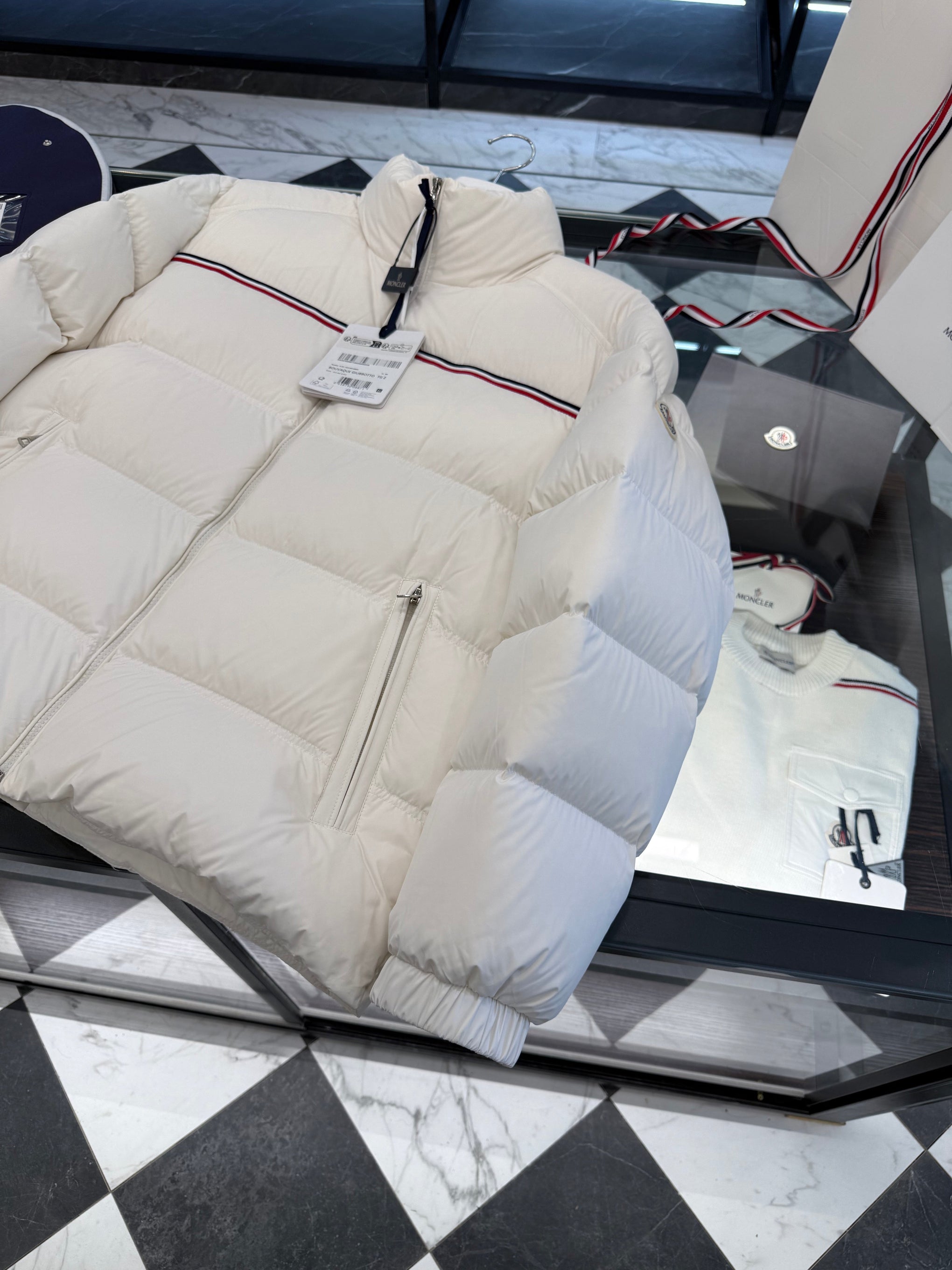 MONC BOUVAQUE JACKET