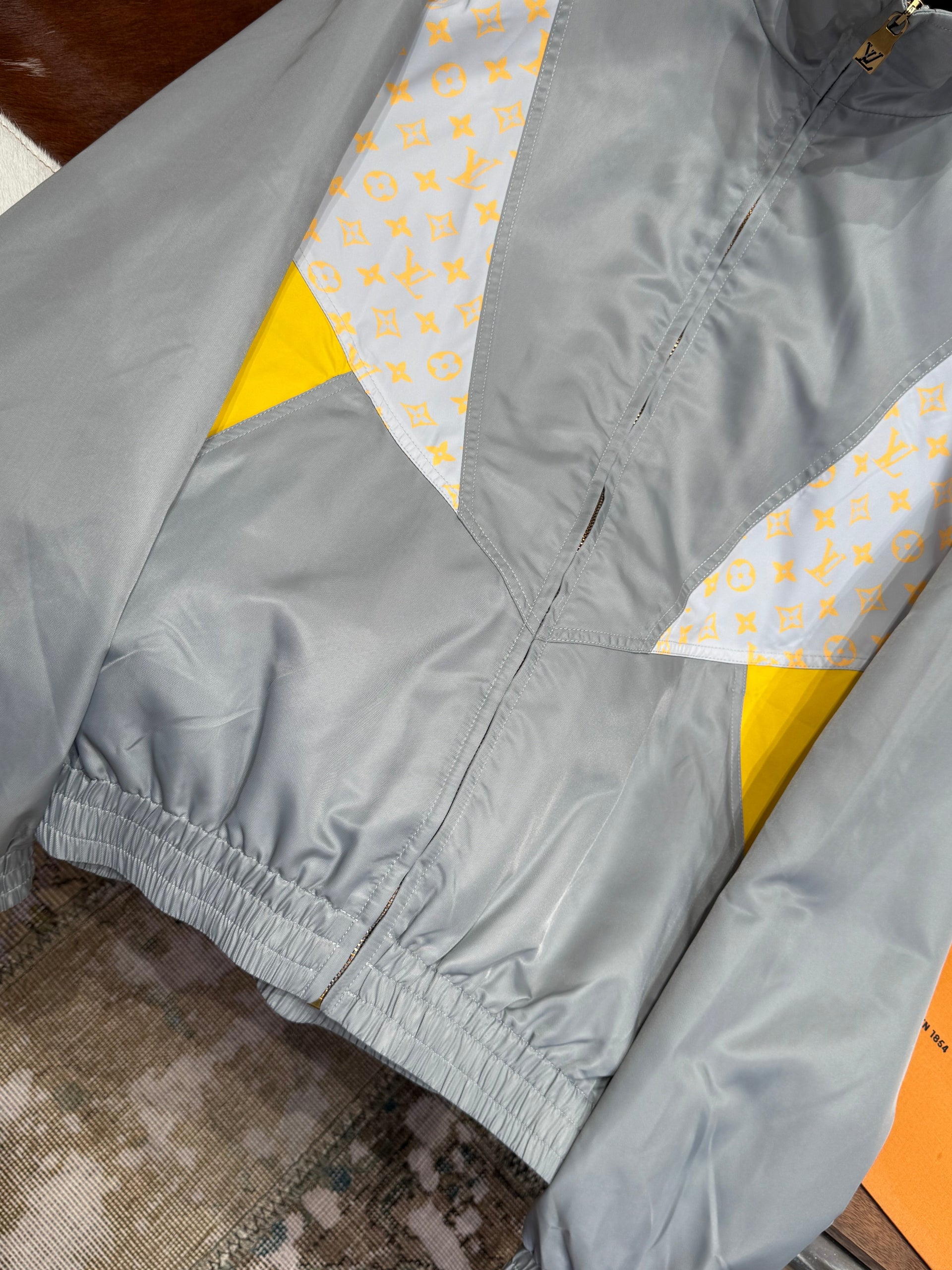 LOU JACKET