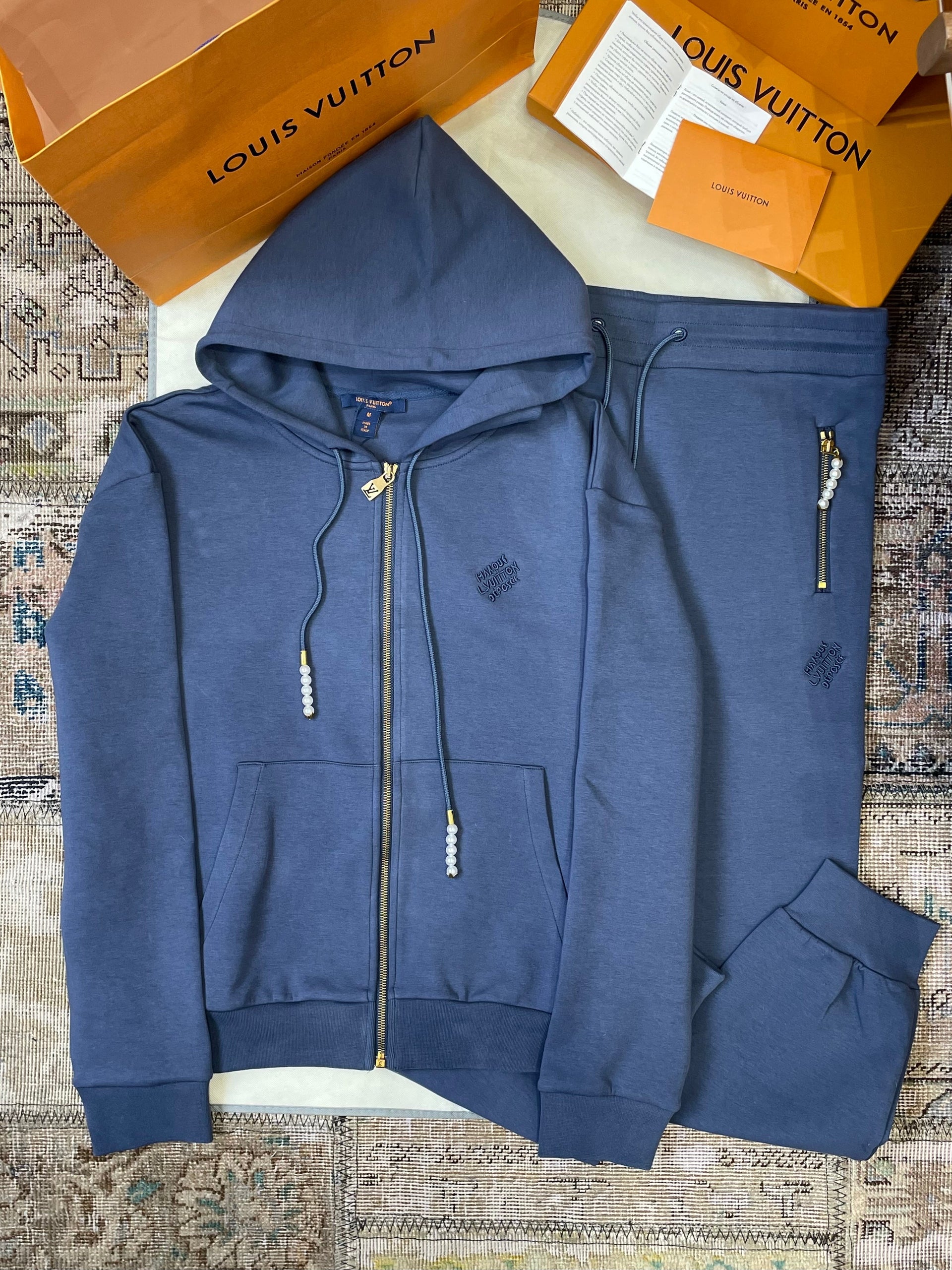 LOU ZIP HOODIE