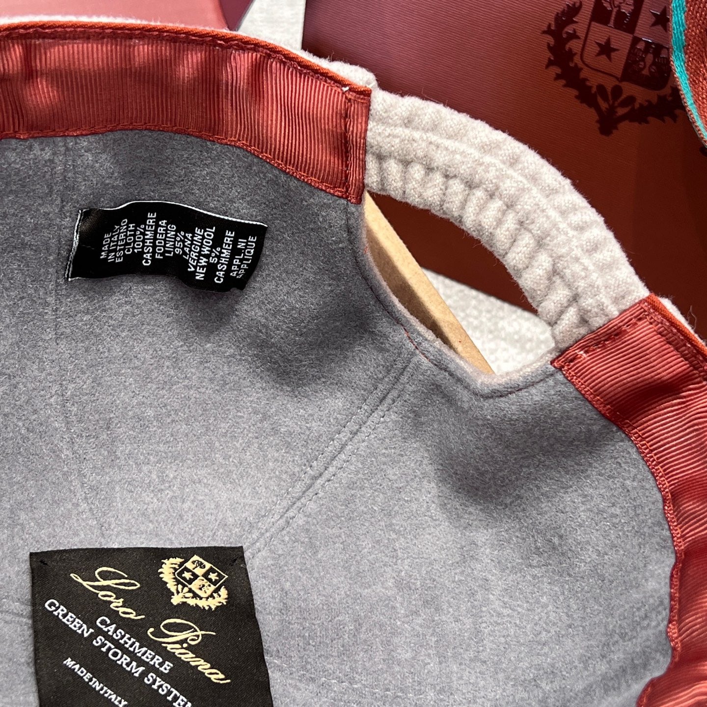 LORO P CASHMERE CAP