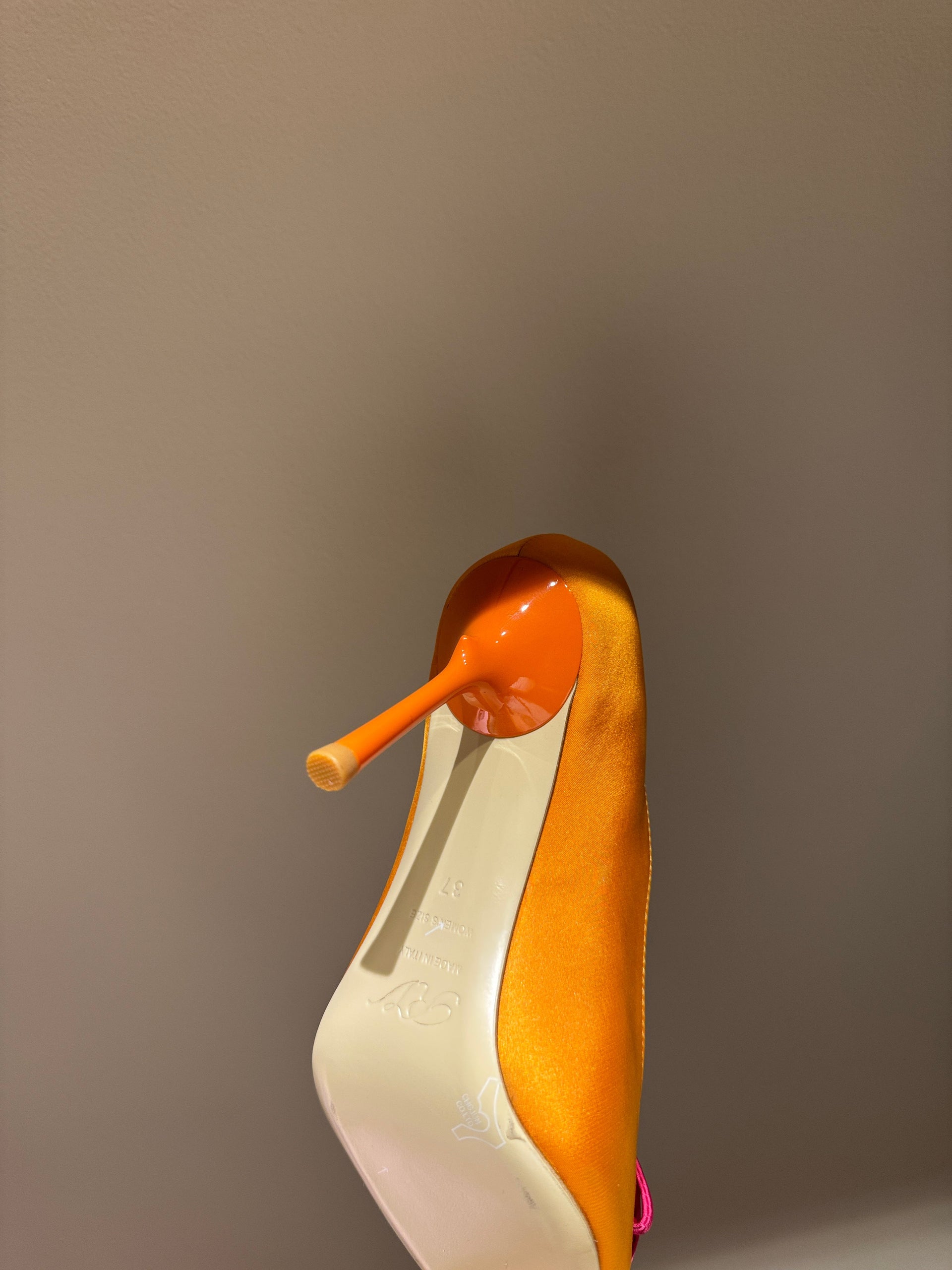 ROGER V HEELS