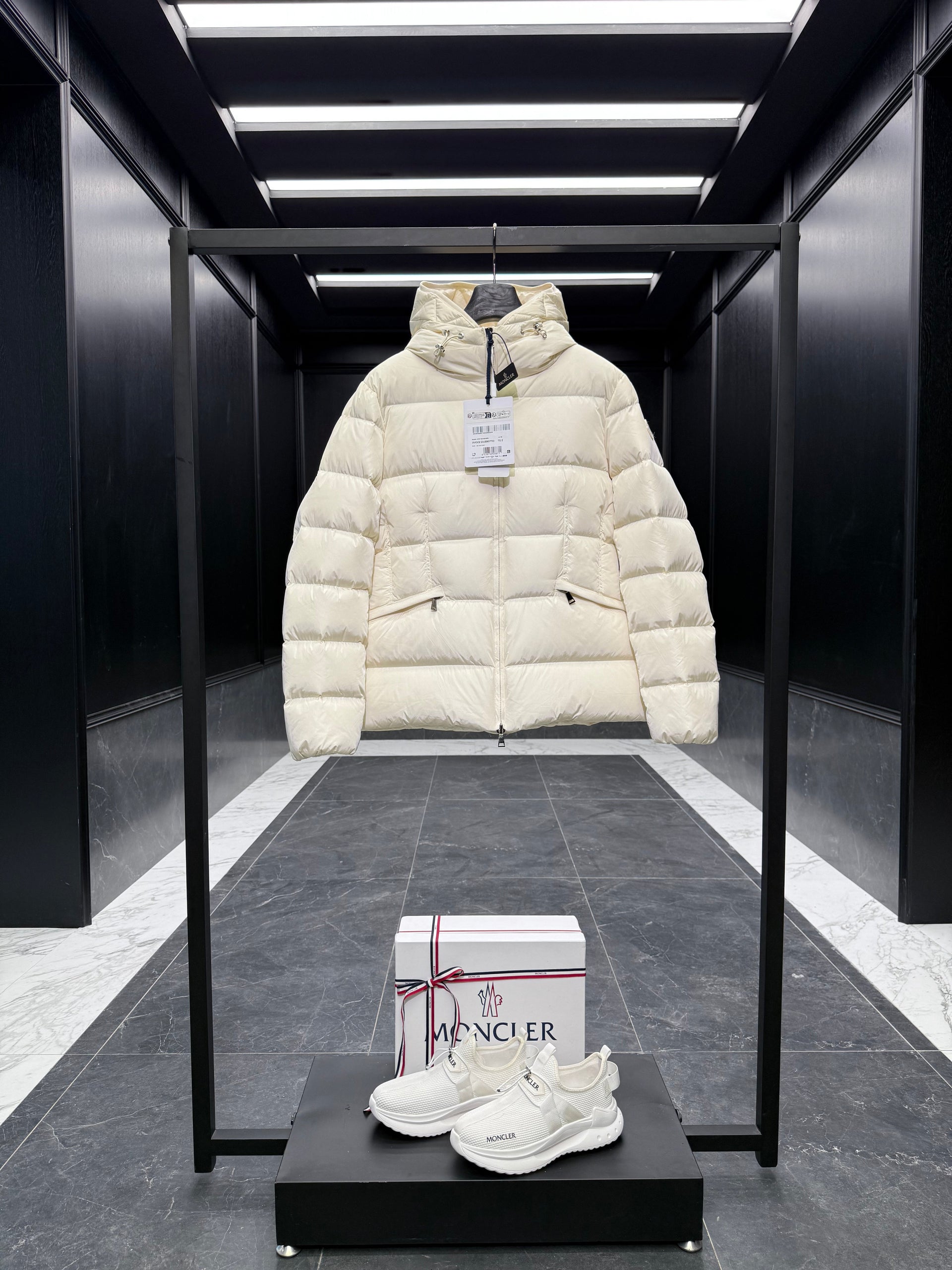MONC AVOCE JACKET