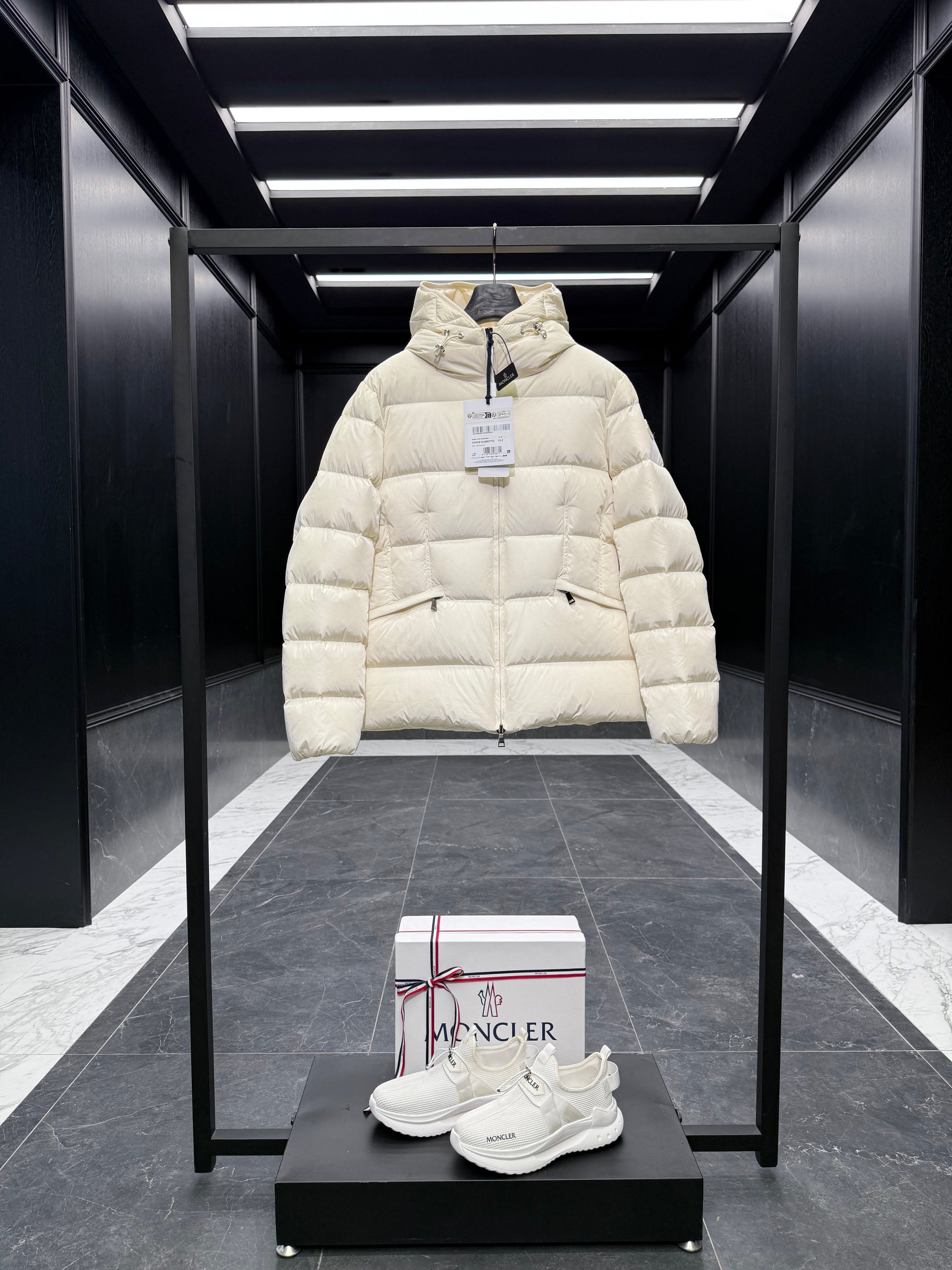 MONC AVOCE JACKET