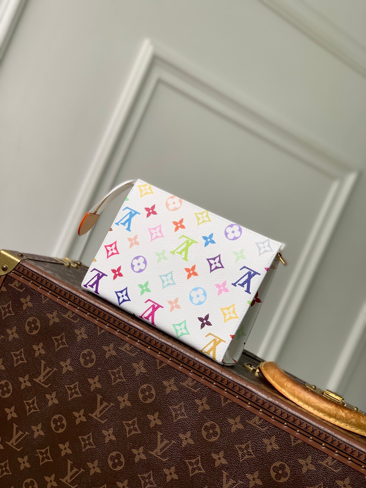 LOU x MURAKAMI 19 TOILETRY POUCH