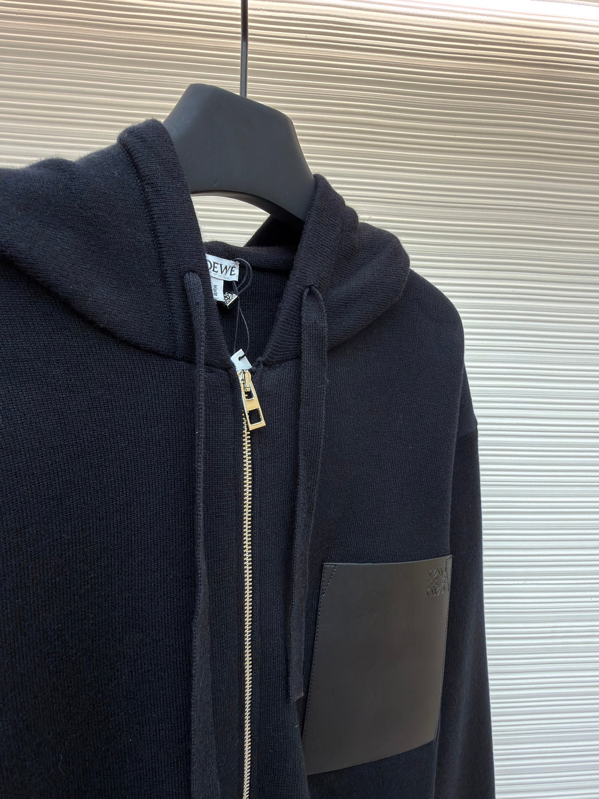 LOEW ZIP HOODIE