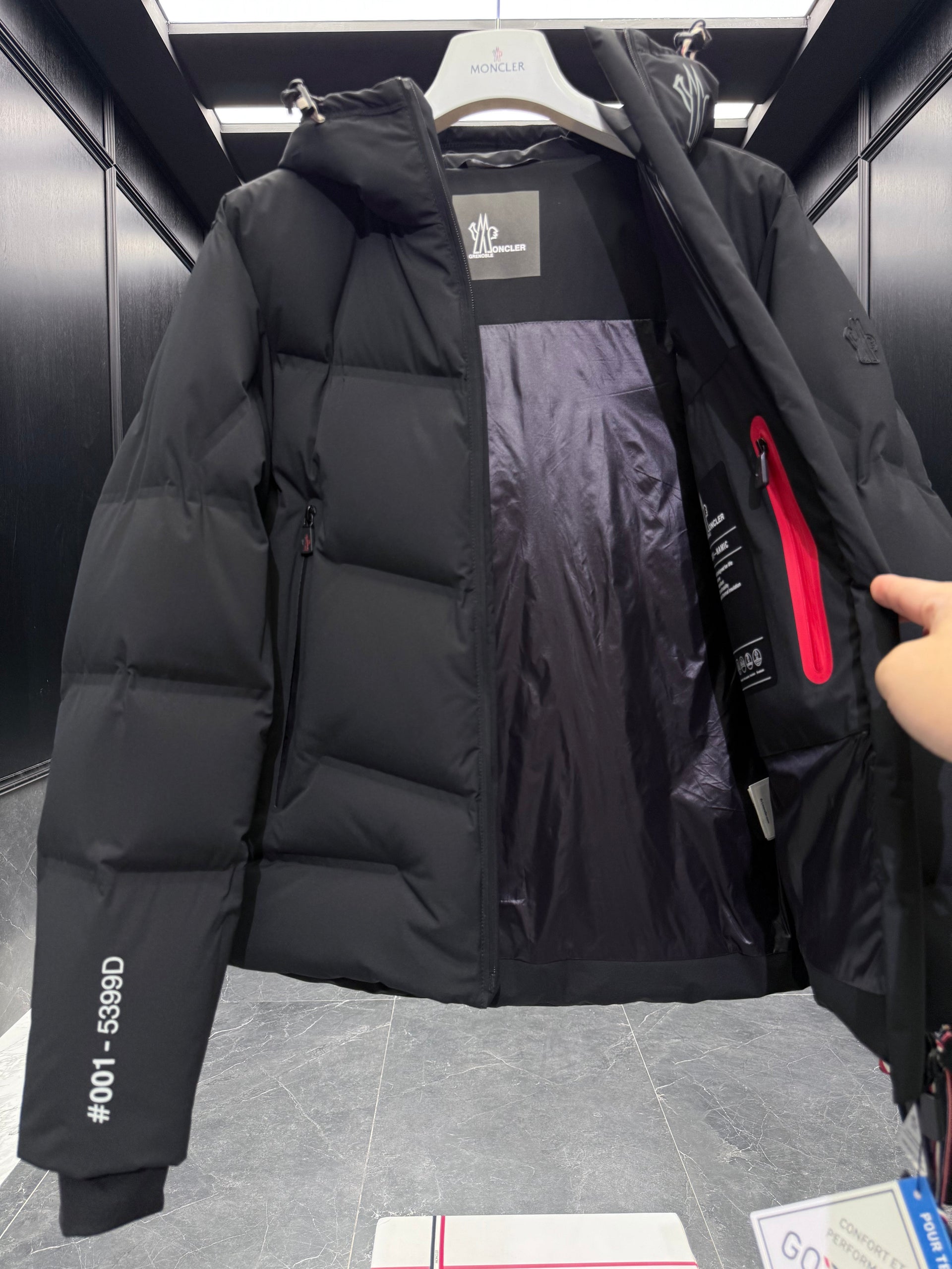 MONC ARCESAZ JACKET