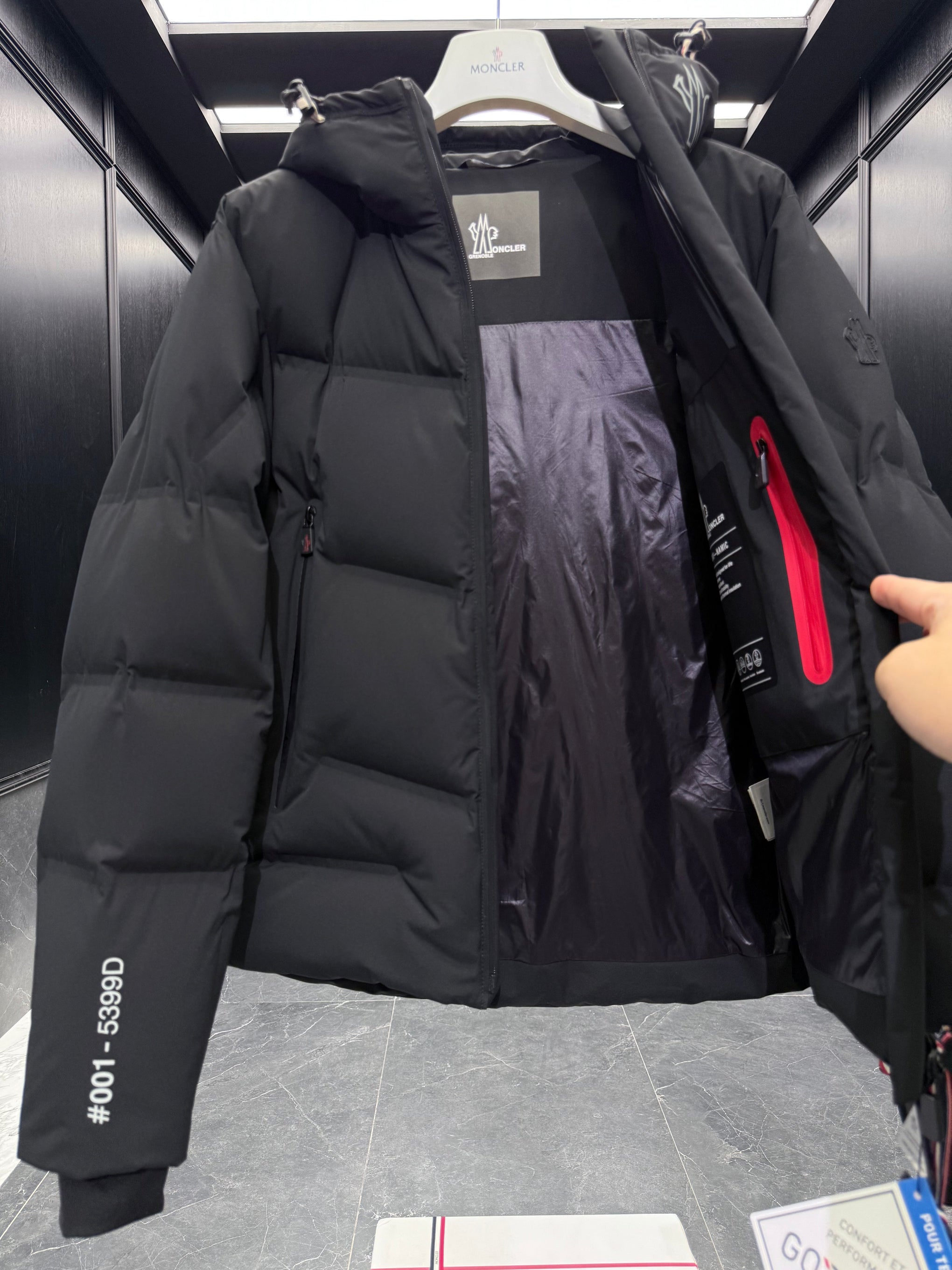 MONC ARCESAZ JACKET