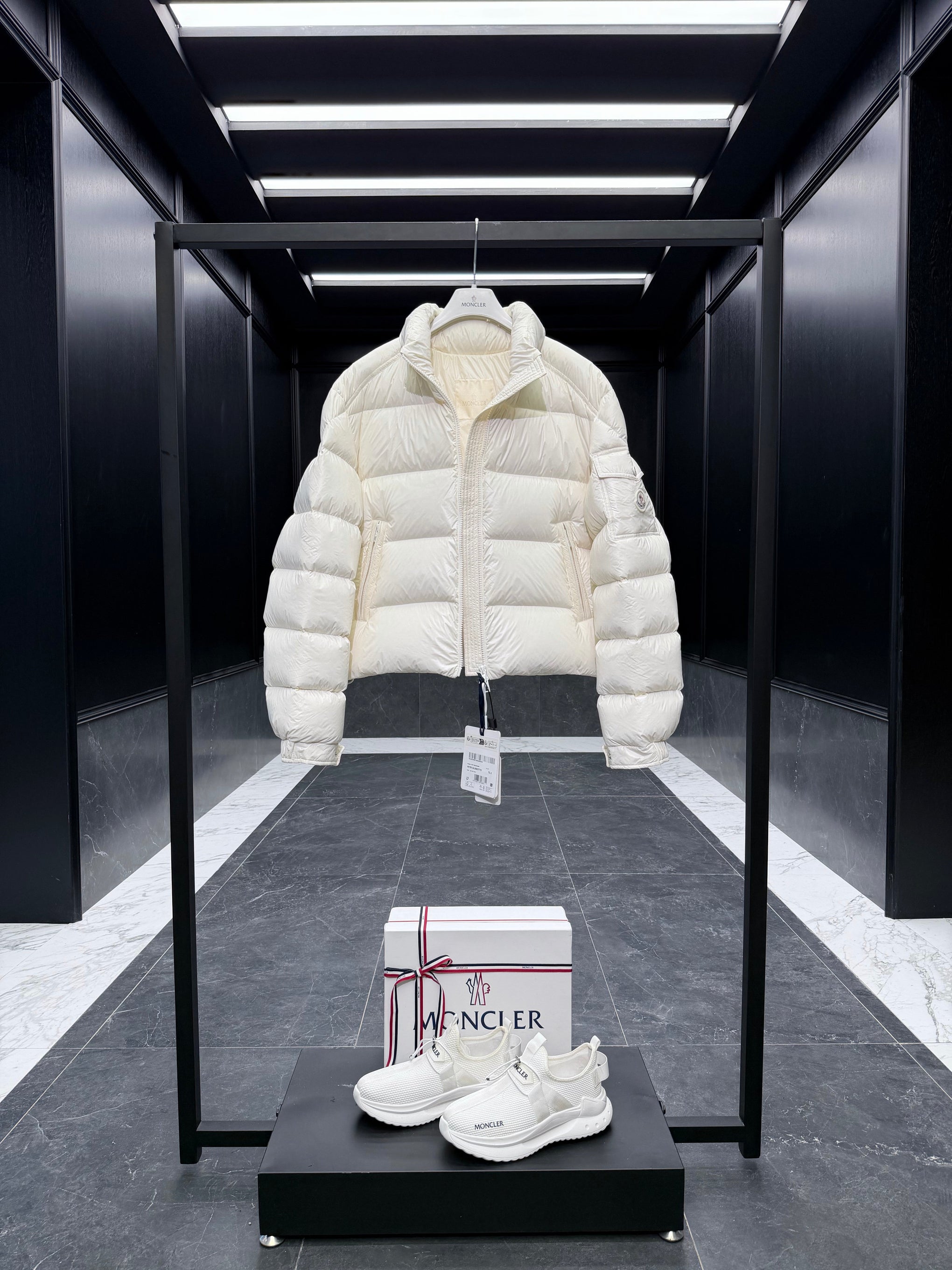MONC PETRA JACKET