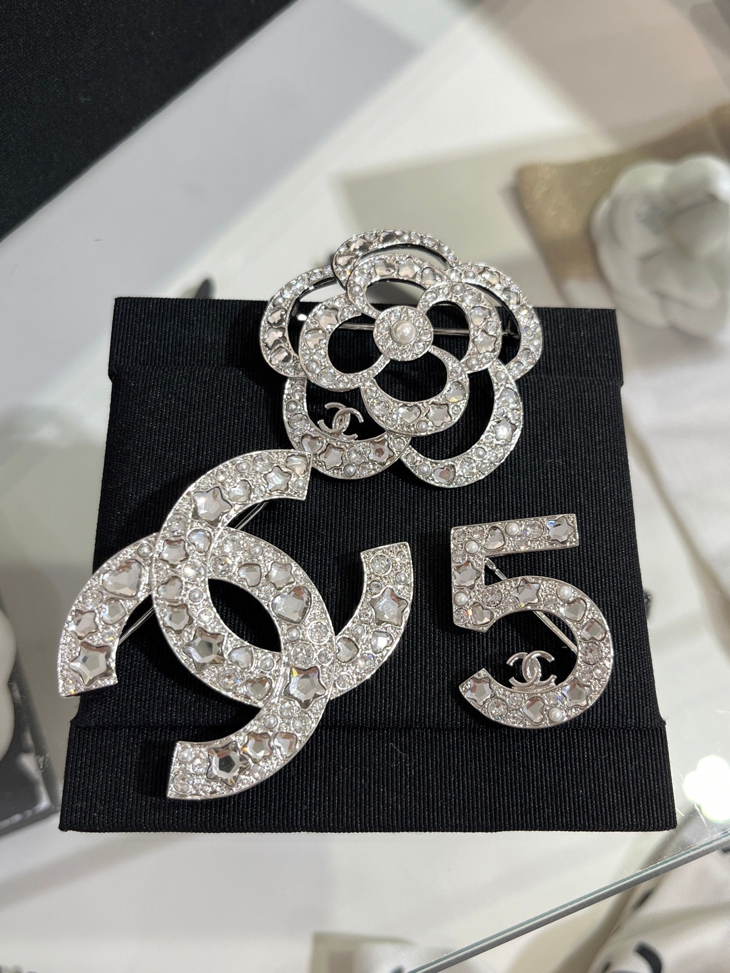 CC BROOCHE