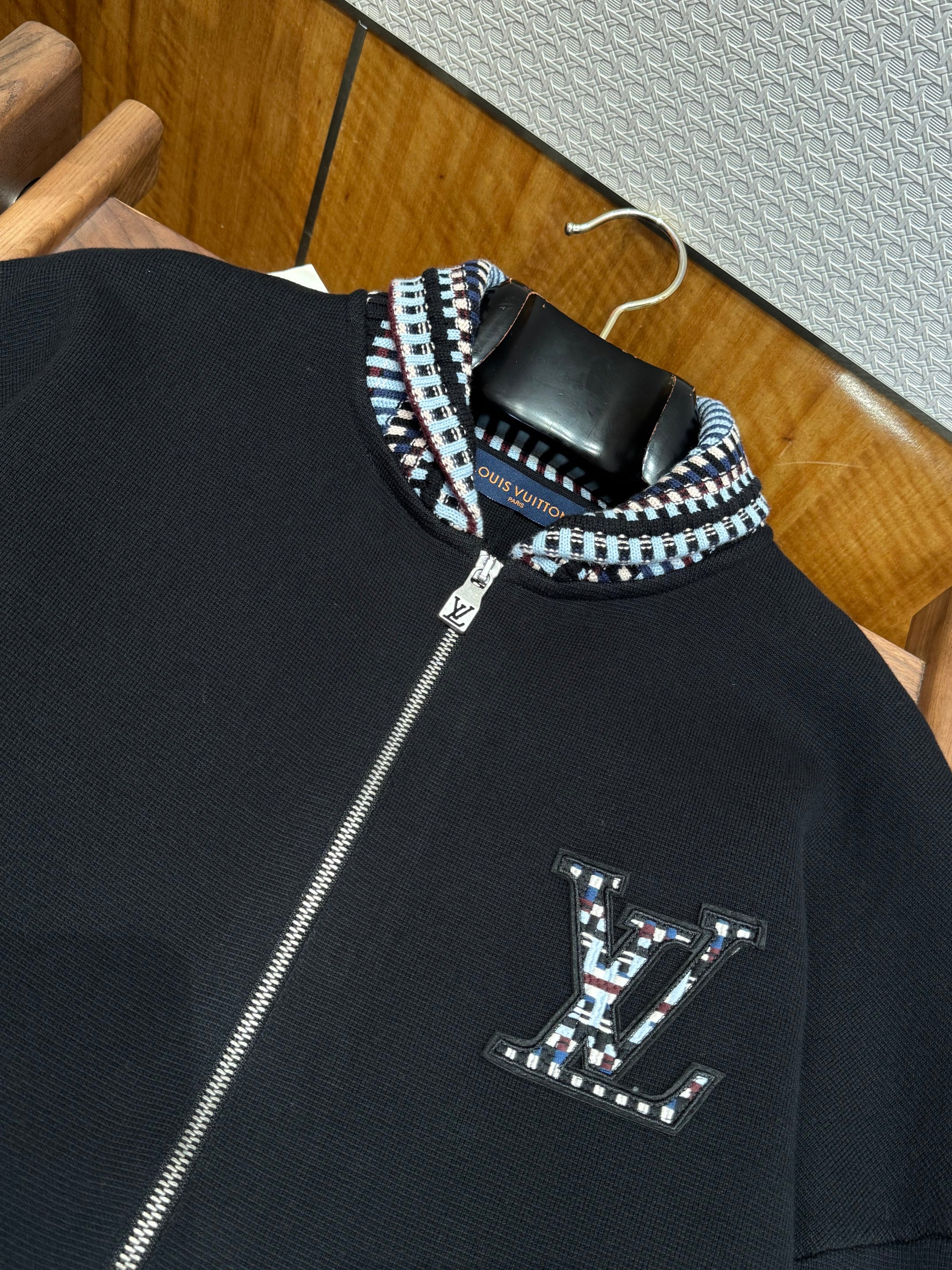 LOU ZIP SWEATSHIRT