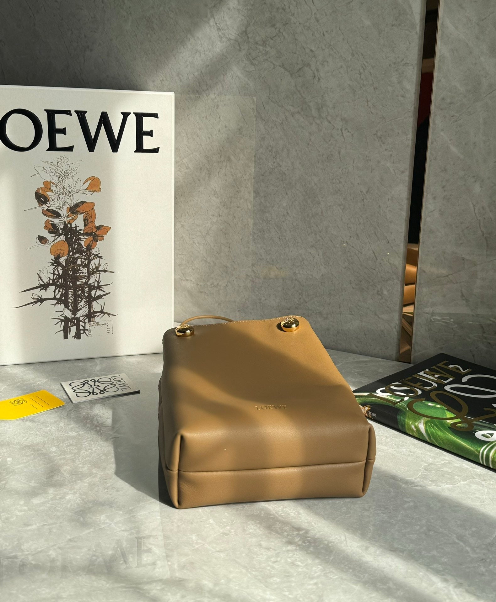 LOEW PEBBLE POUCH