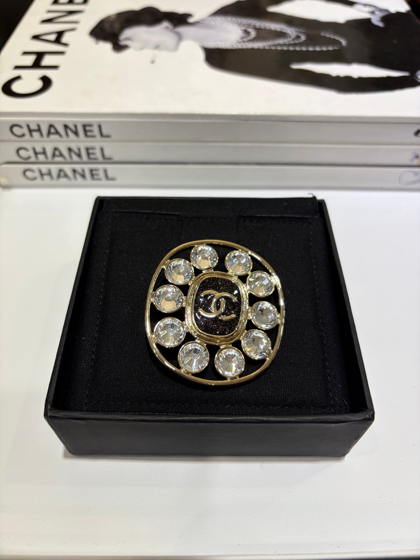 CC BROOCHE