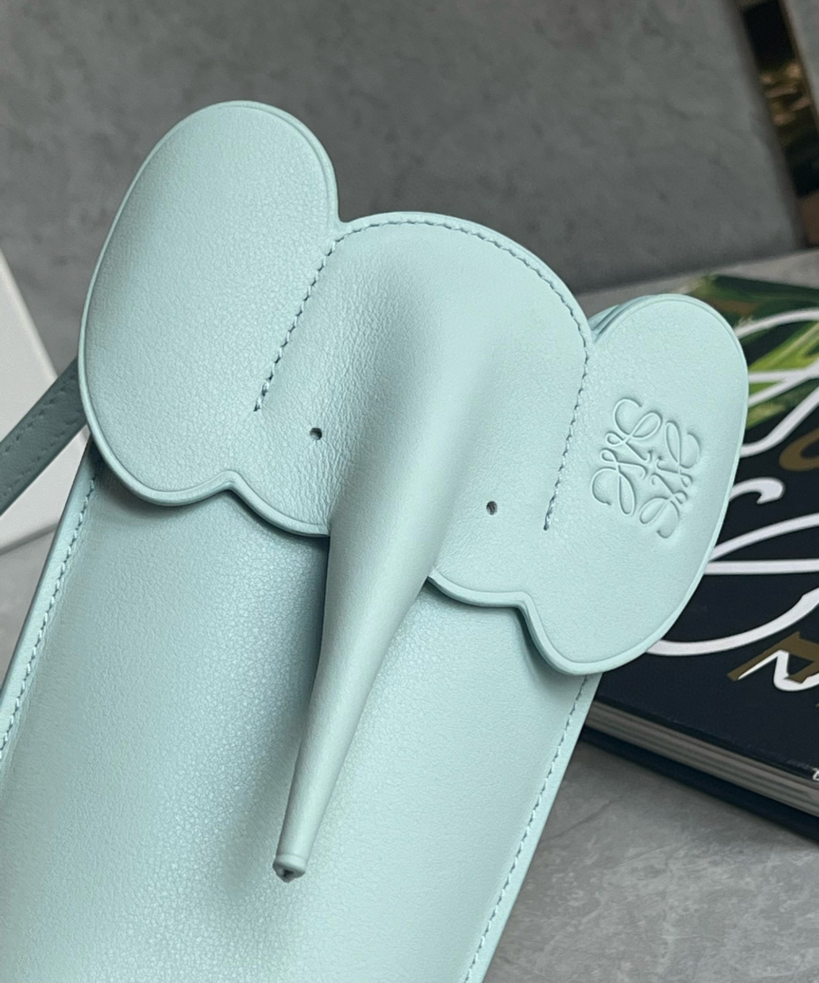 LOEW ELEPHANT POCKET BAG