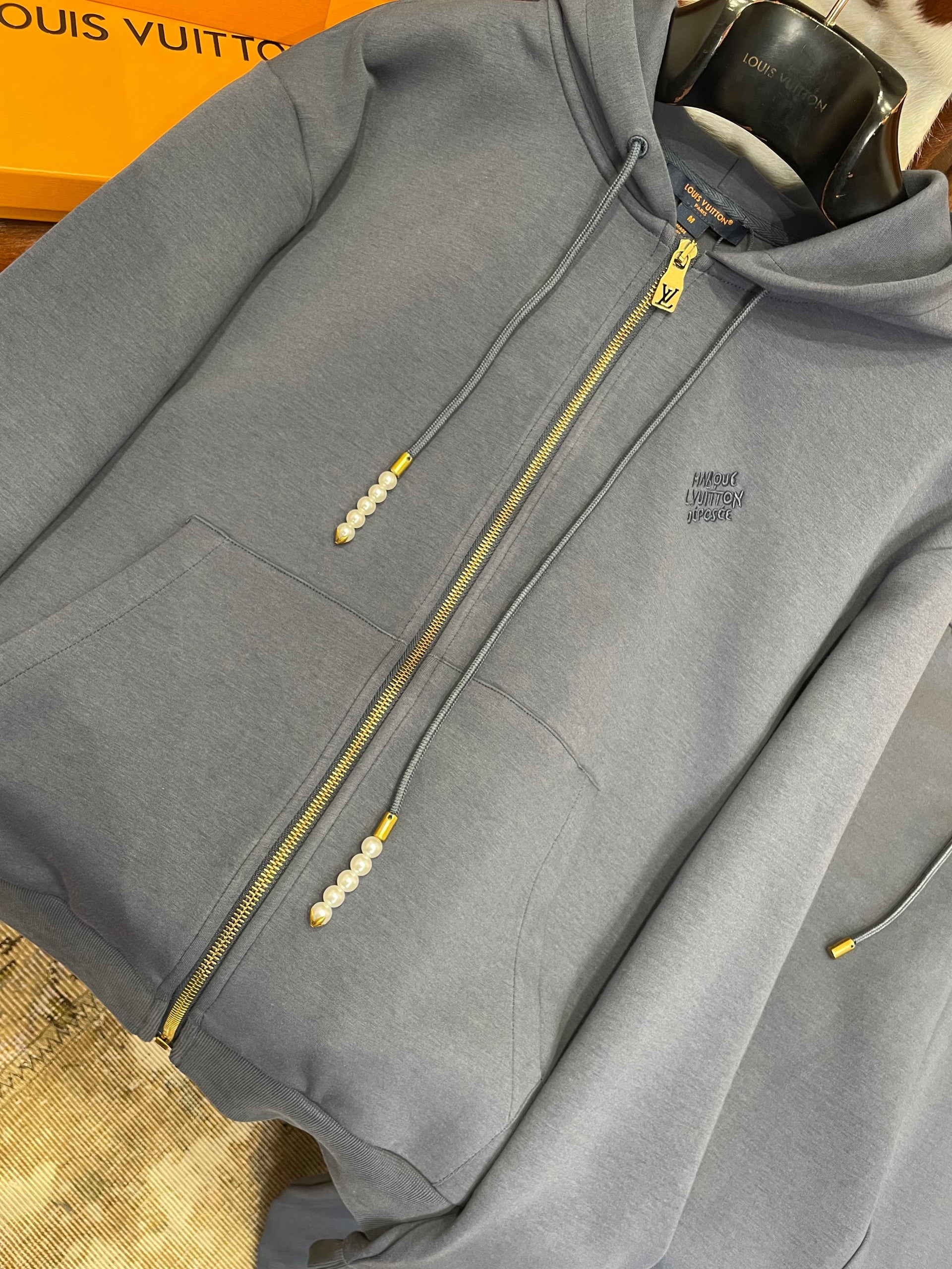 LOU ZIP HOODIE