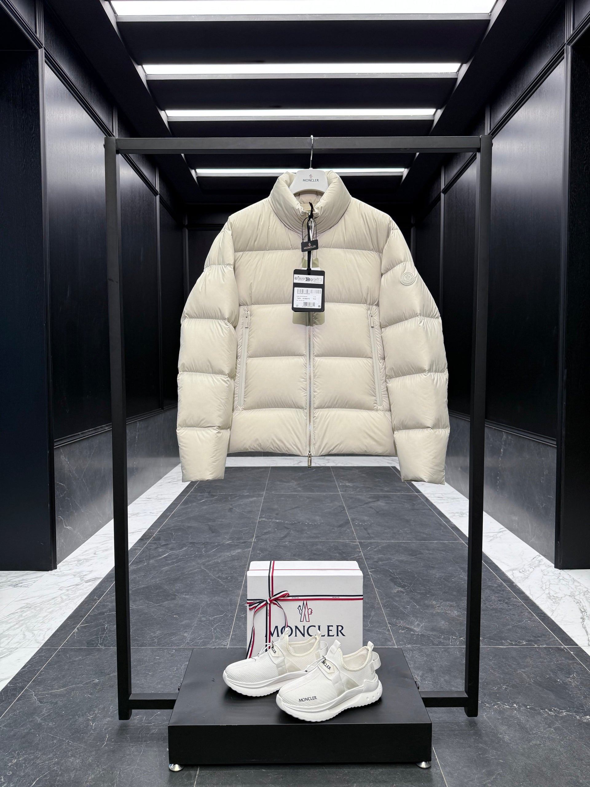 MONC TARN JACKET