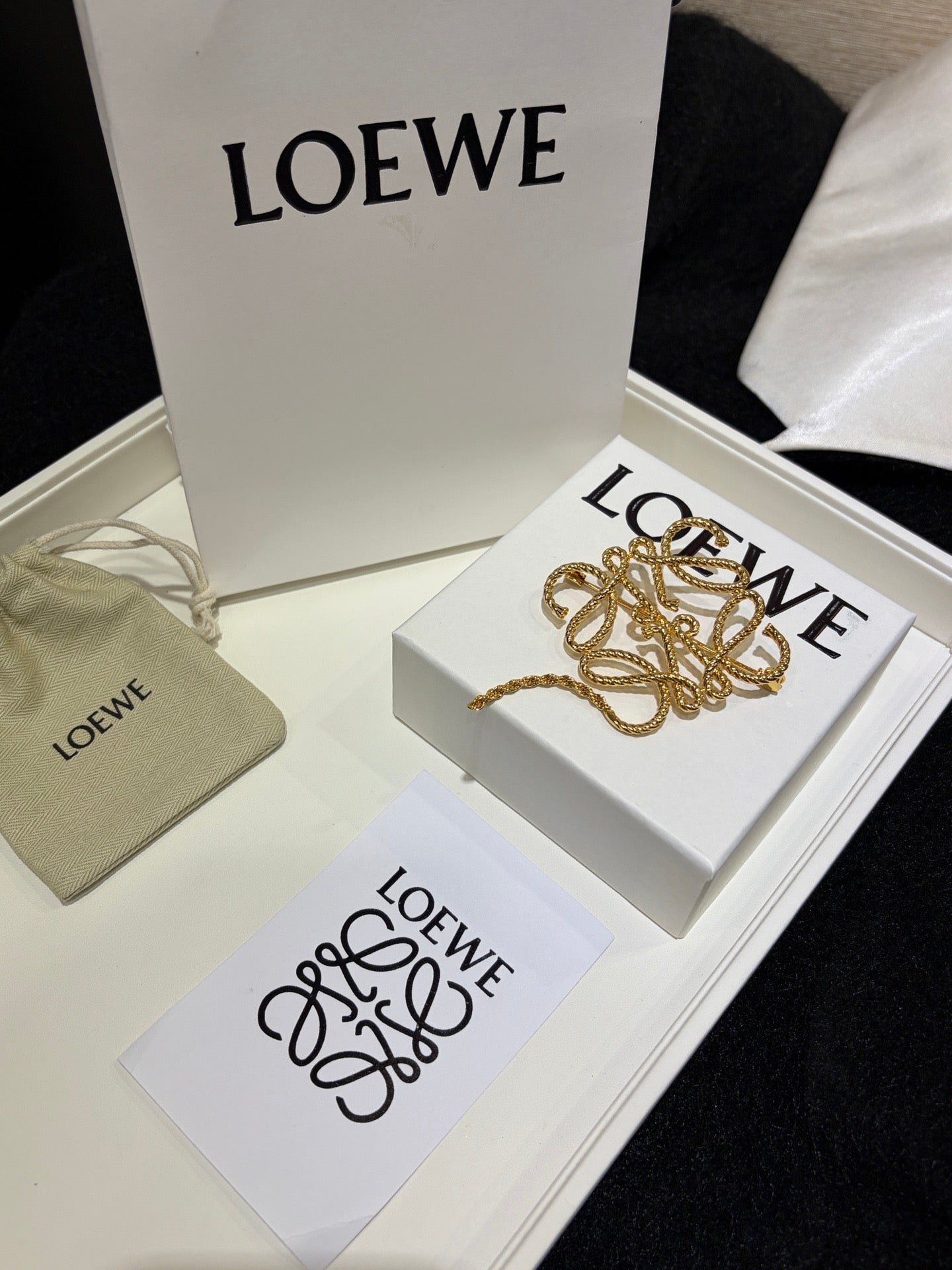 LOEW BROOCHE