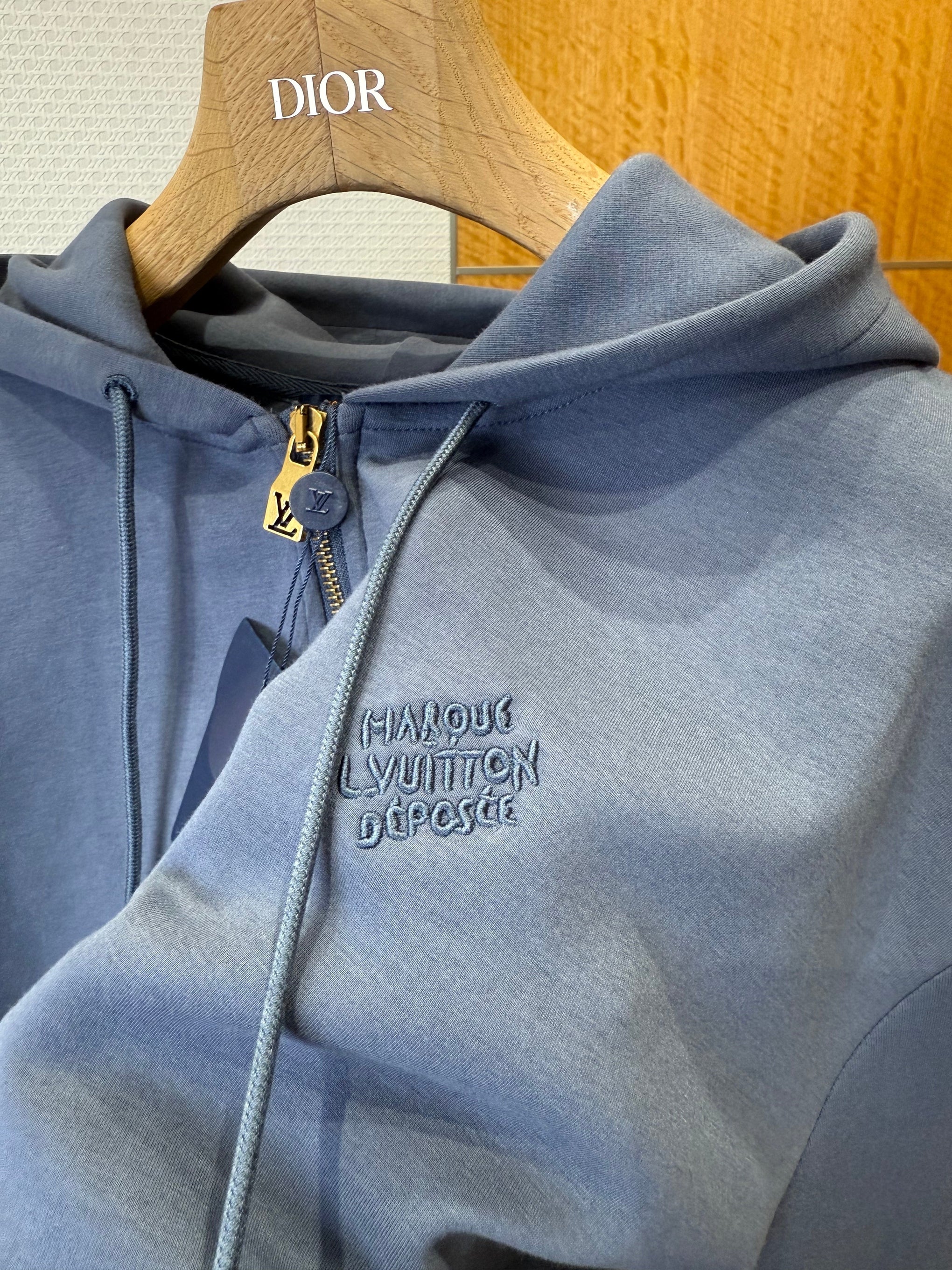 LOU ZIP HOODIE