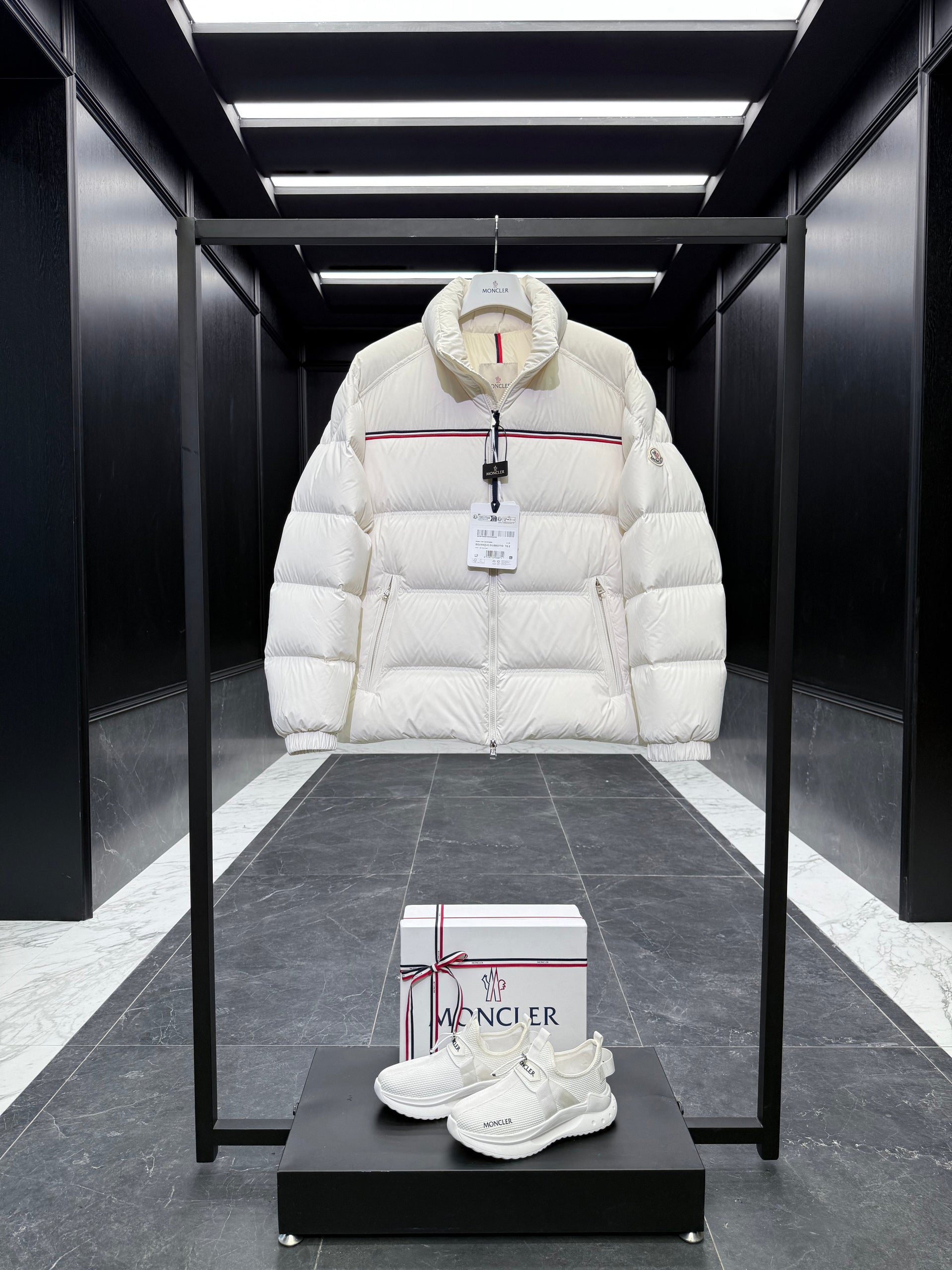 MONC BOUVAQUE JACKET