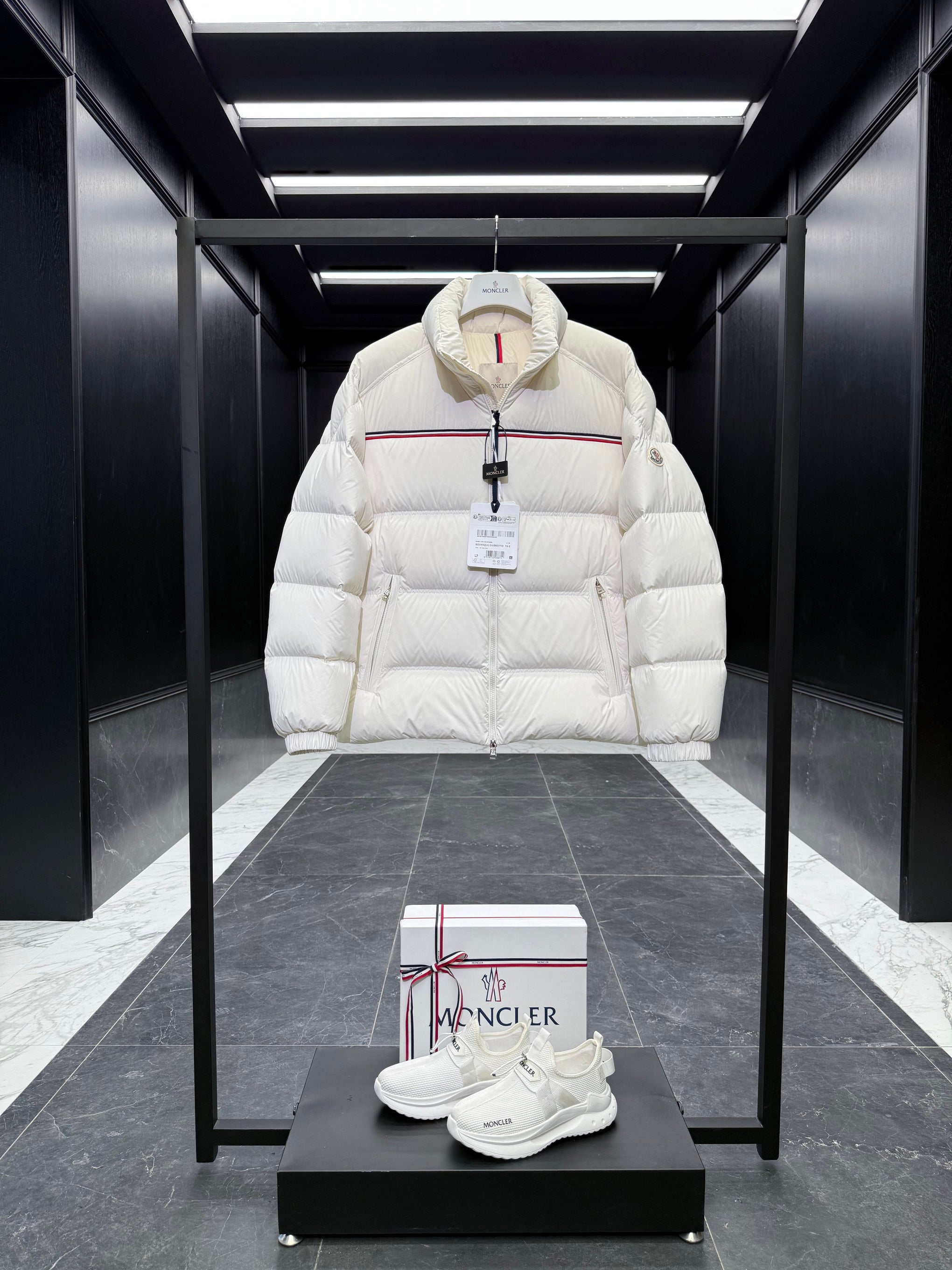 MONC BOUVAQUE JACKET