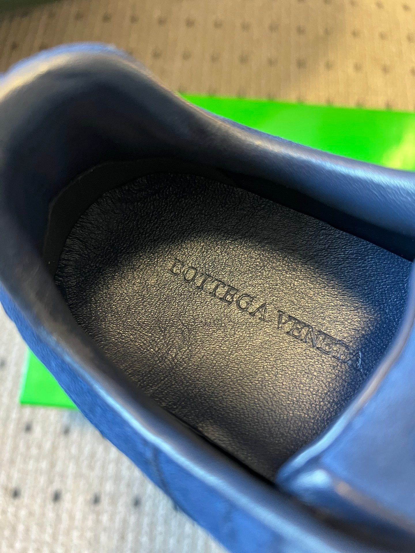 BOTT V ORBIT SNEAKER