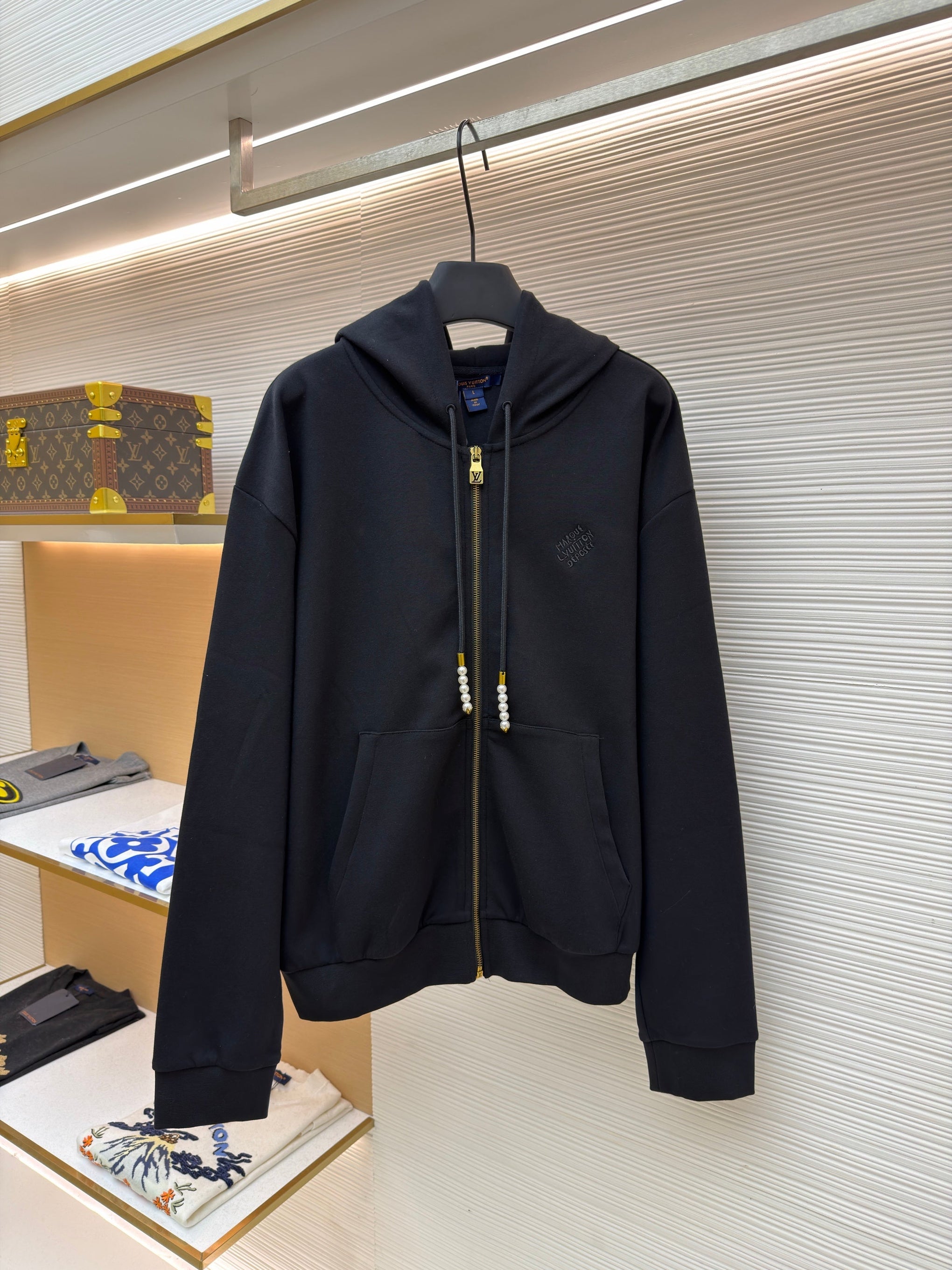 LOU ZIP SWEATSHIRT