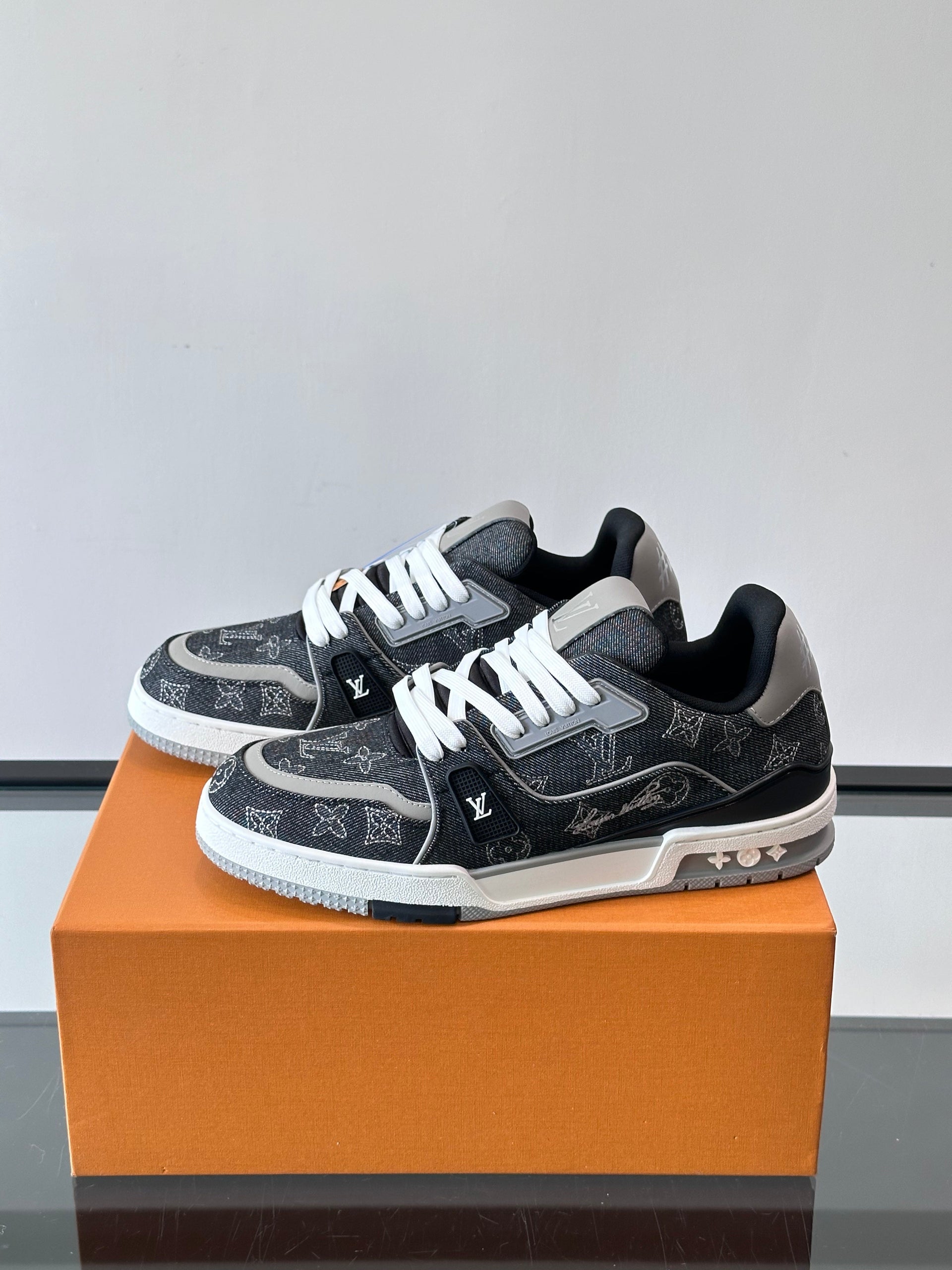 LOU TRAINERS