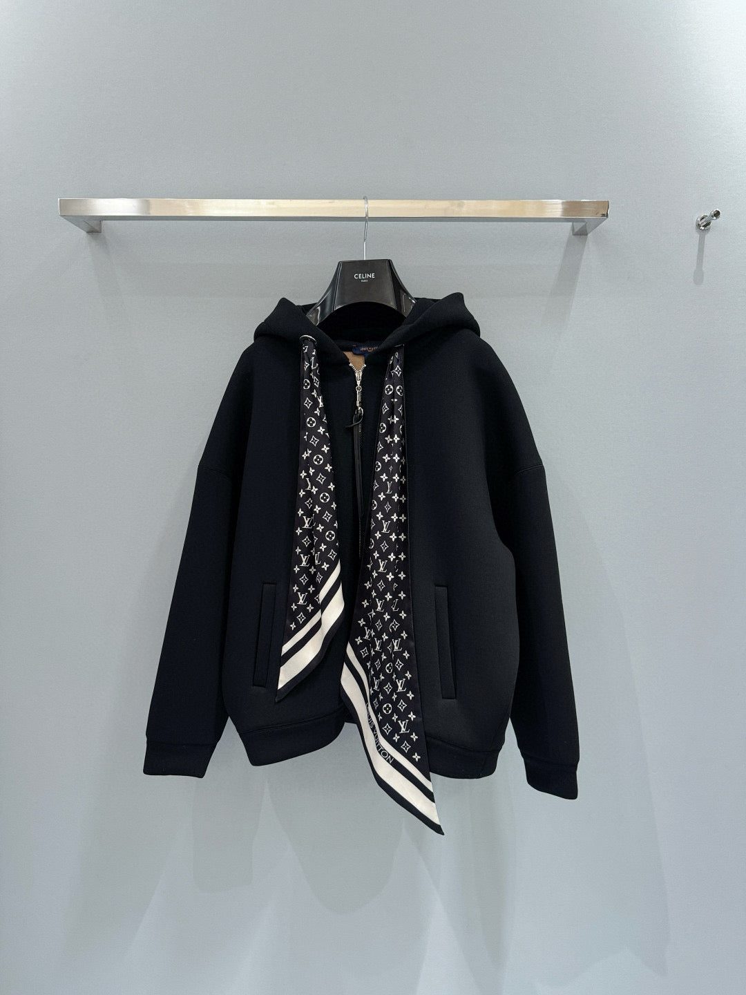 LOU ZIP SWEATSHIRT