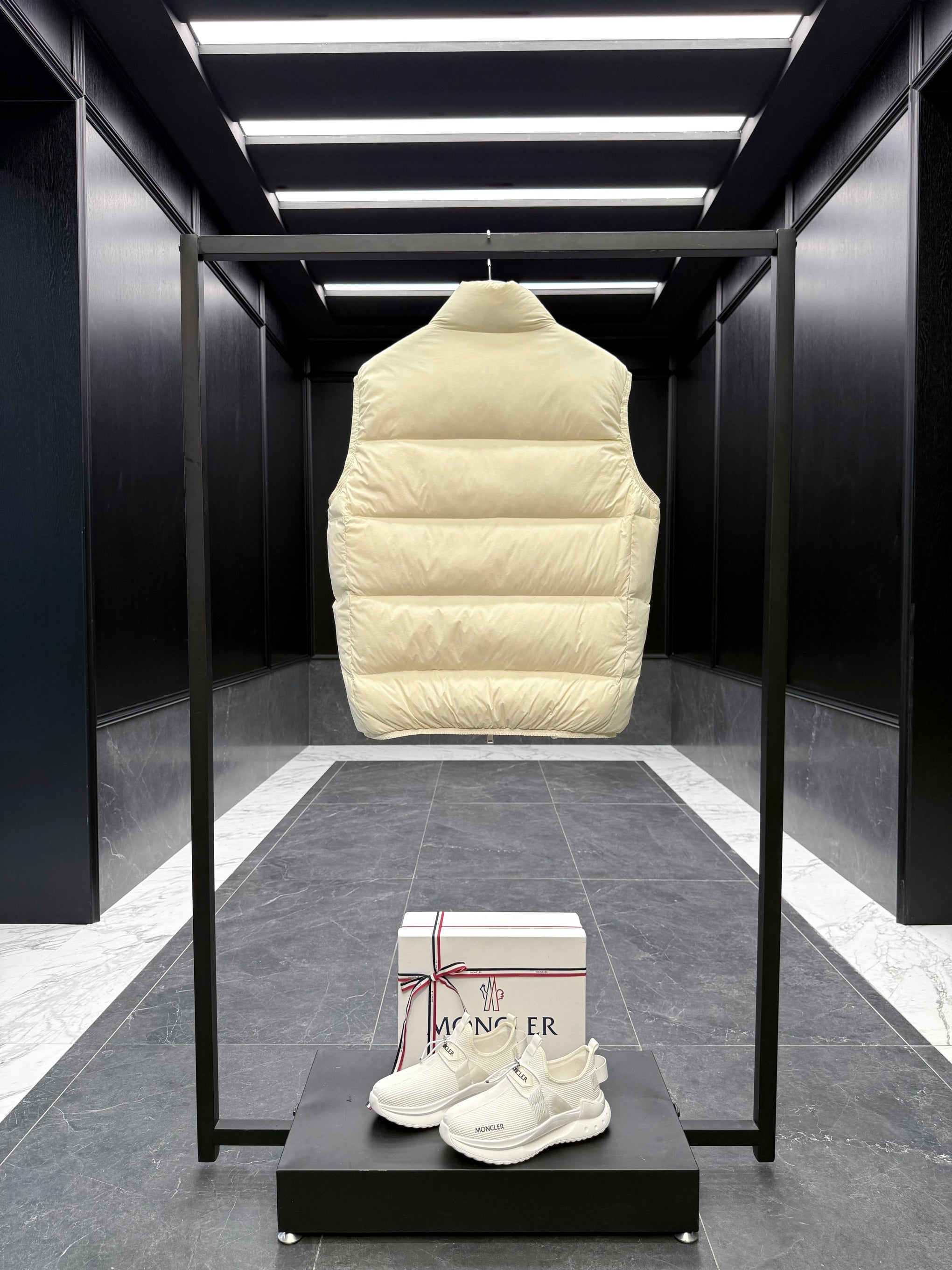 MONC ALMAZ VEST