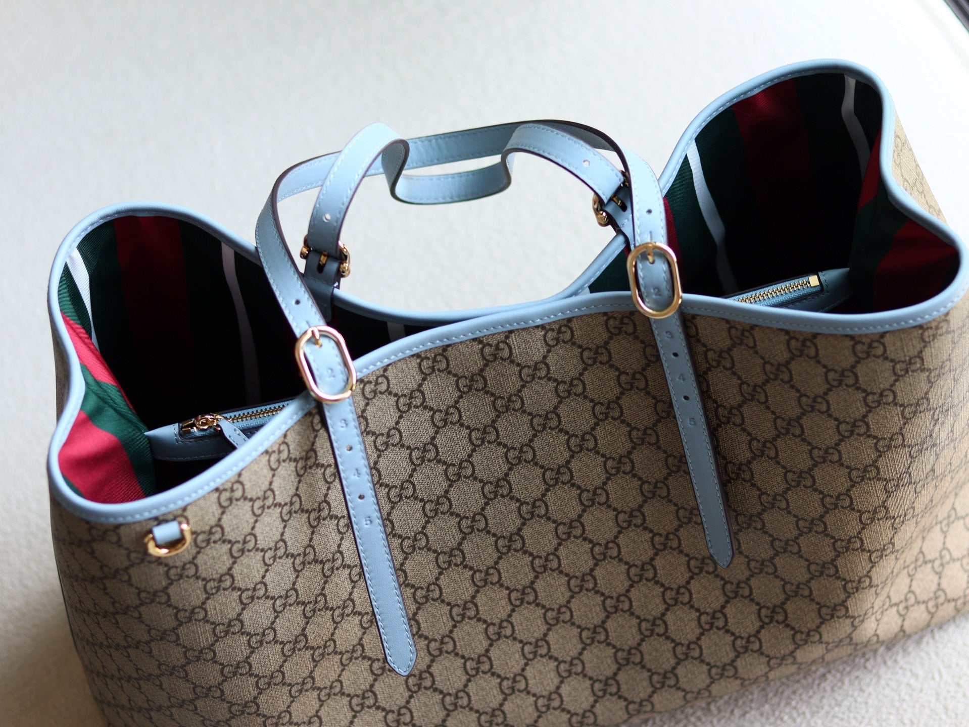 GG EMBLEM MAXI TOTE BAG