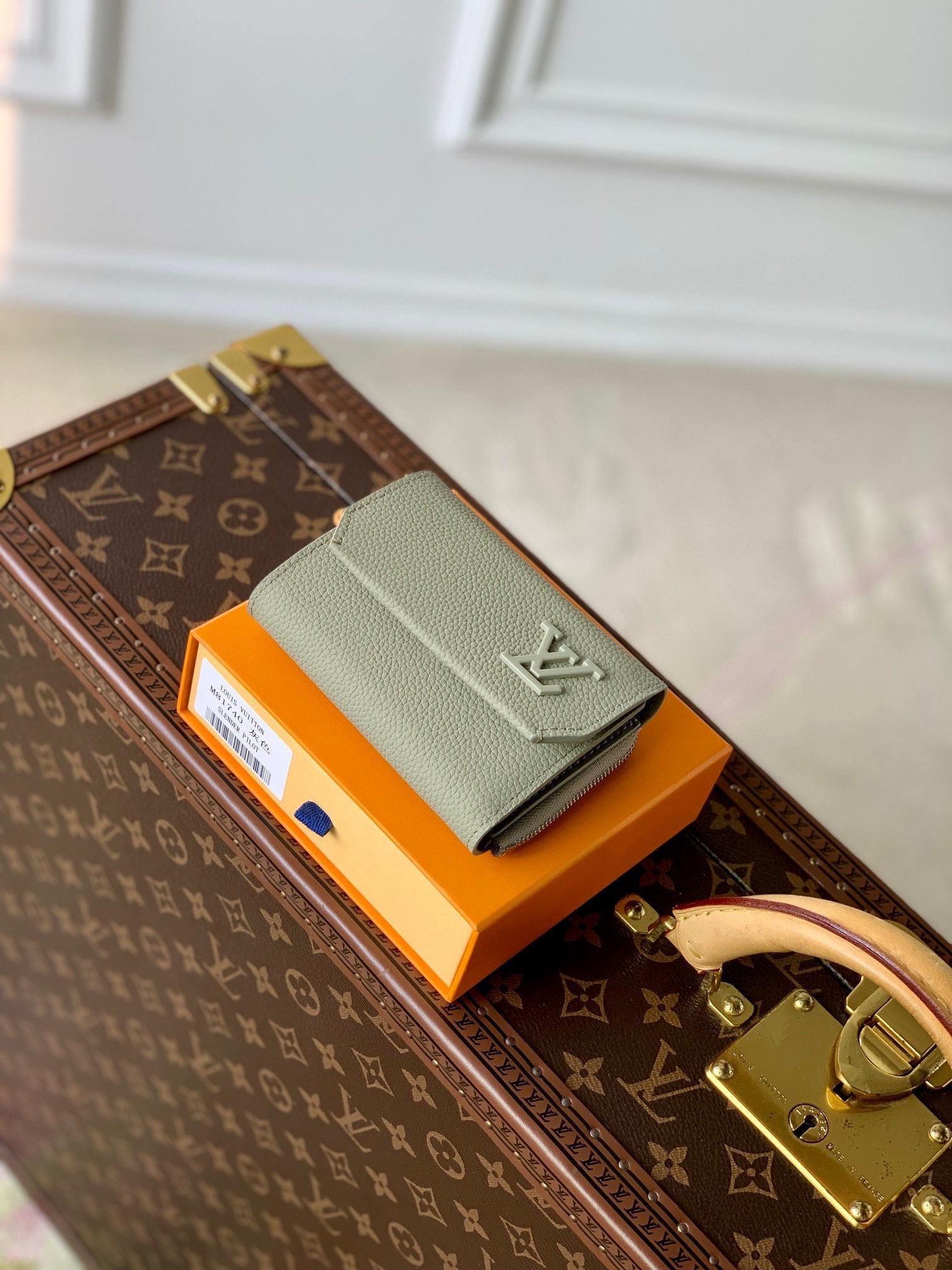 LOU PILOT WALLET