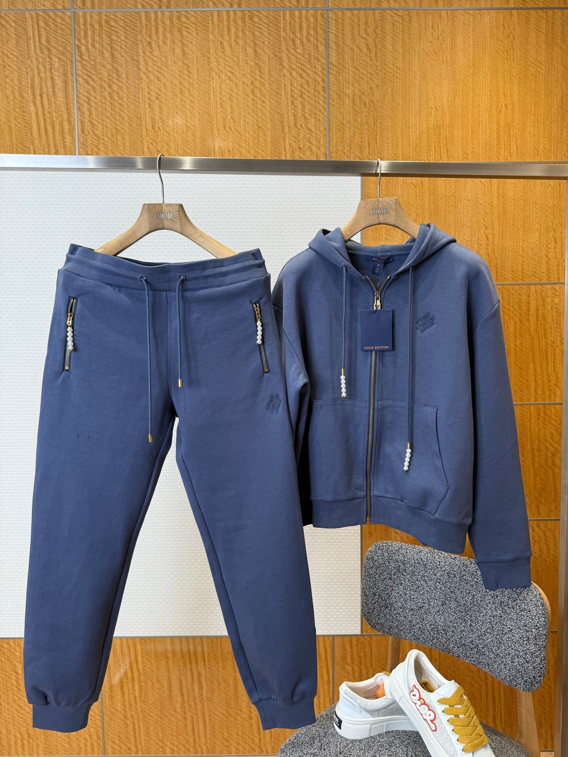 LOU ZIP HOODIE