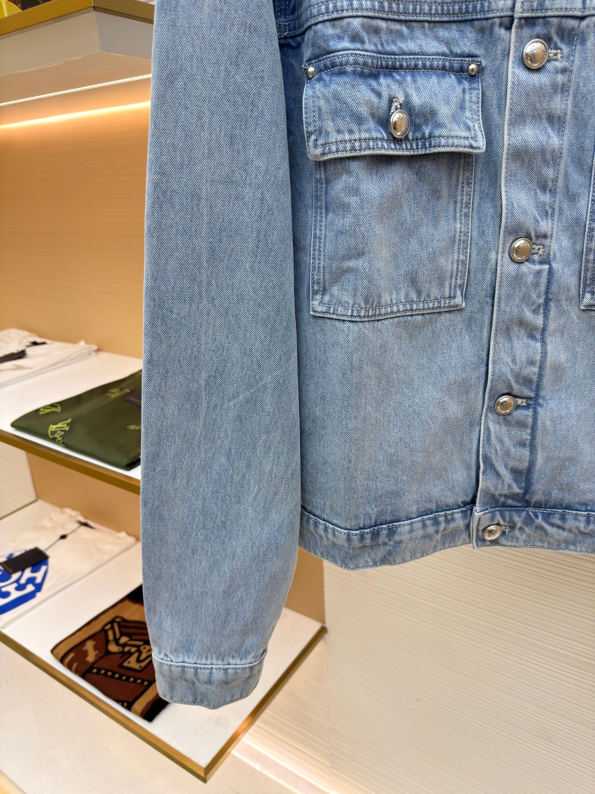 LOU DENIM TRUCKER JACKET