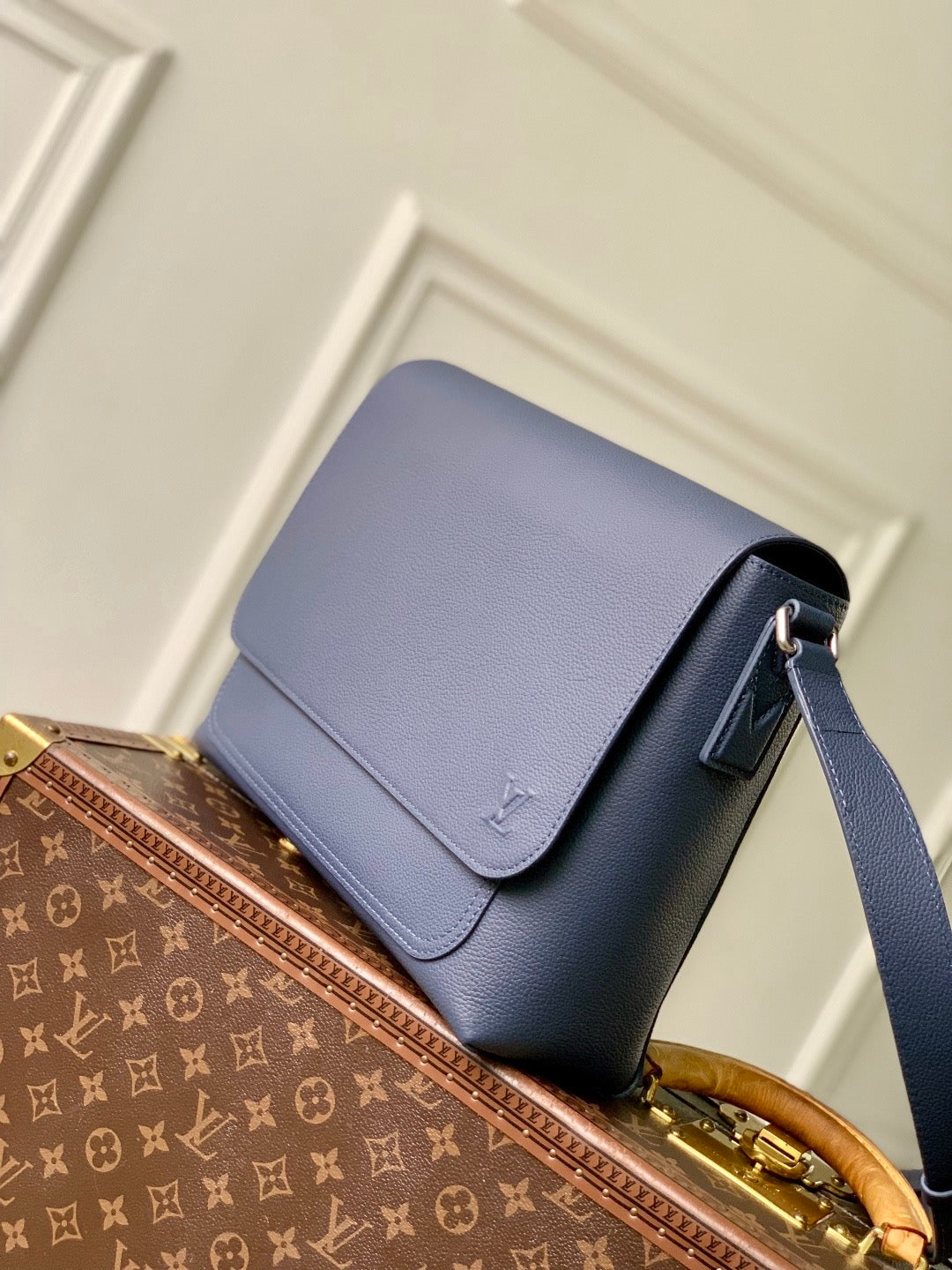 LOU SPEED MESSENGER BAG