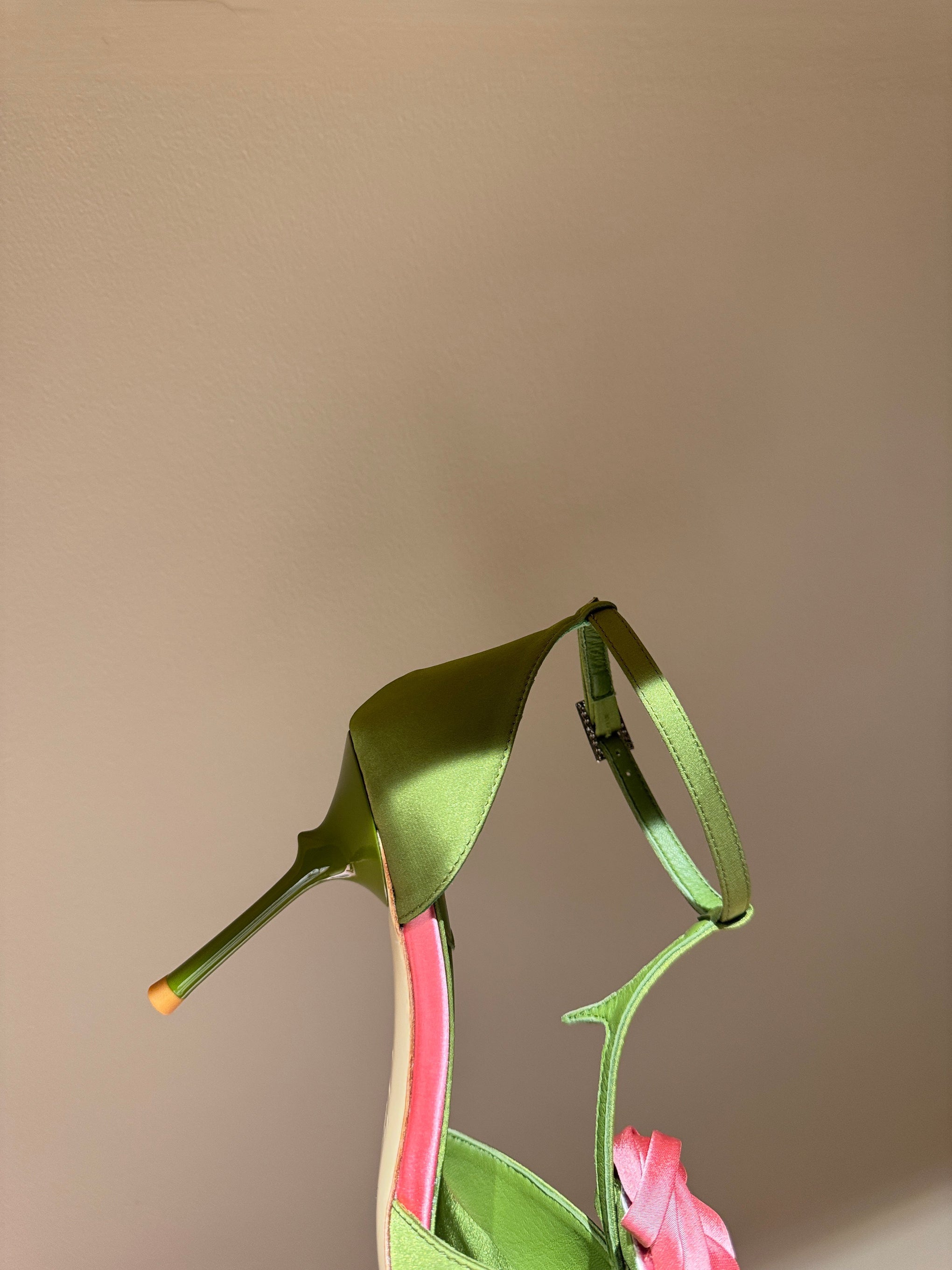 ROGER V HEELS