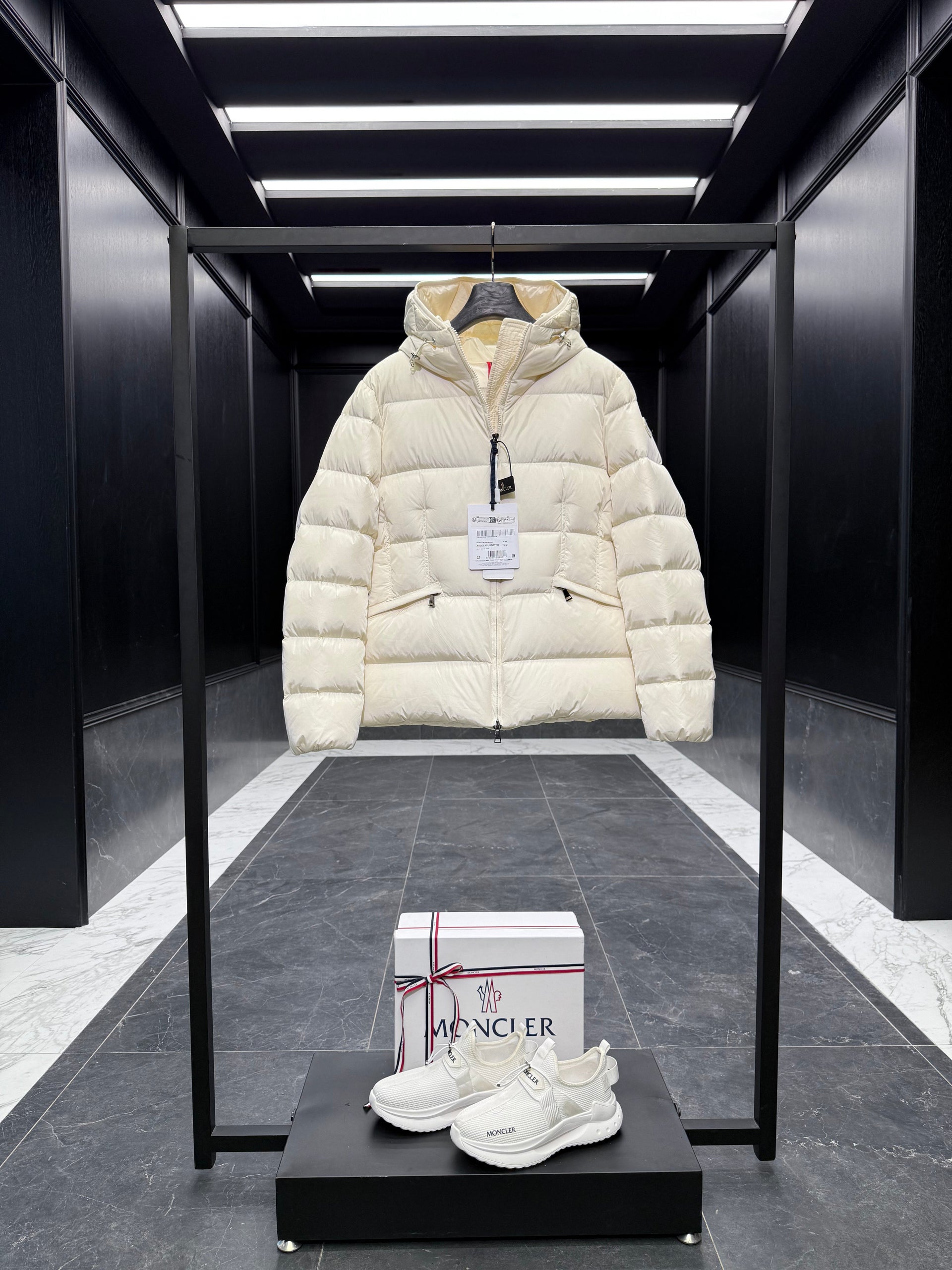 MONC AVOCE JACKET