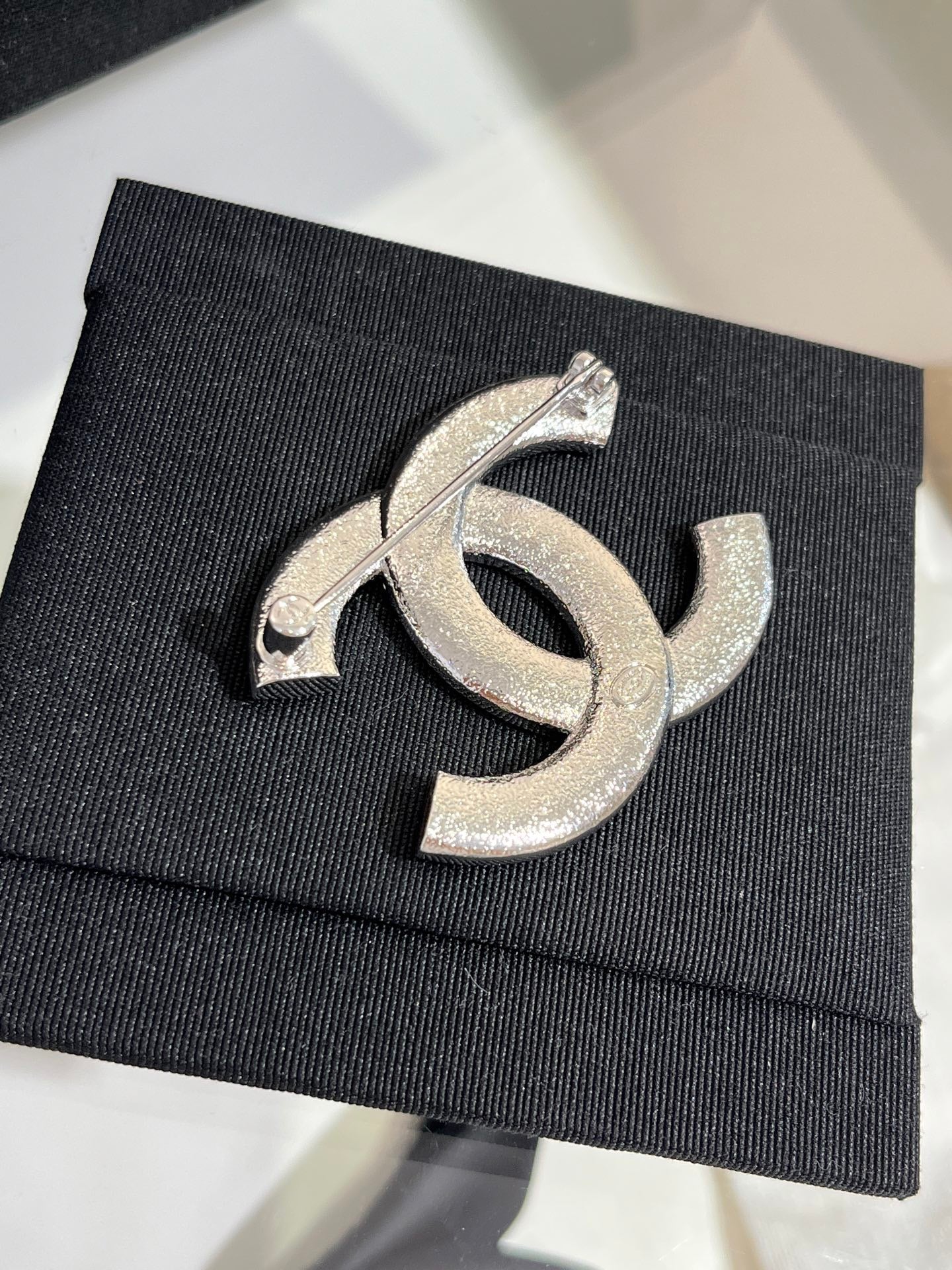 CC BROOCHE