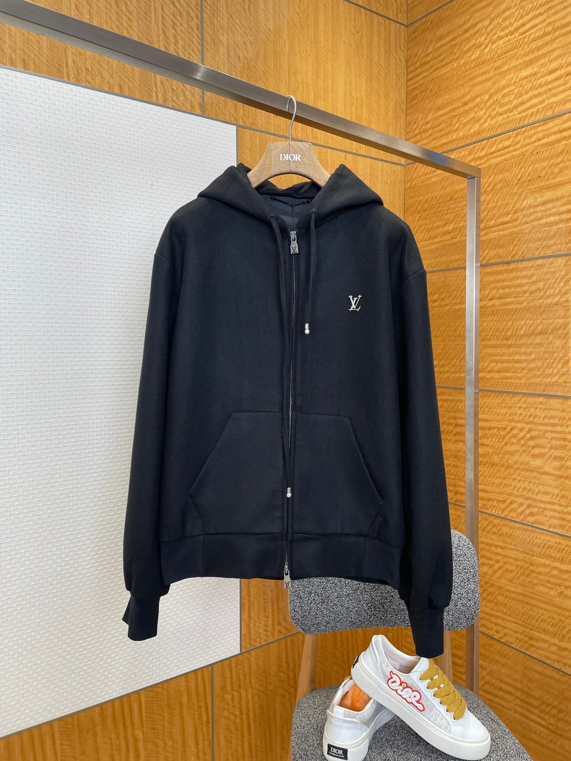 LOU ZIP SWEATSHIRT