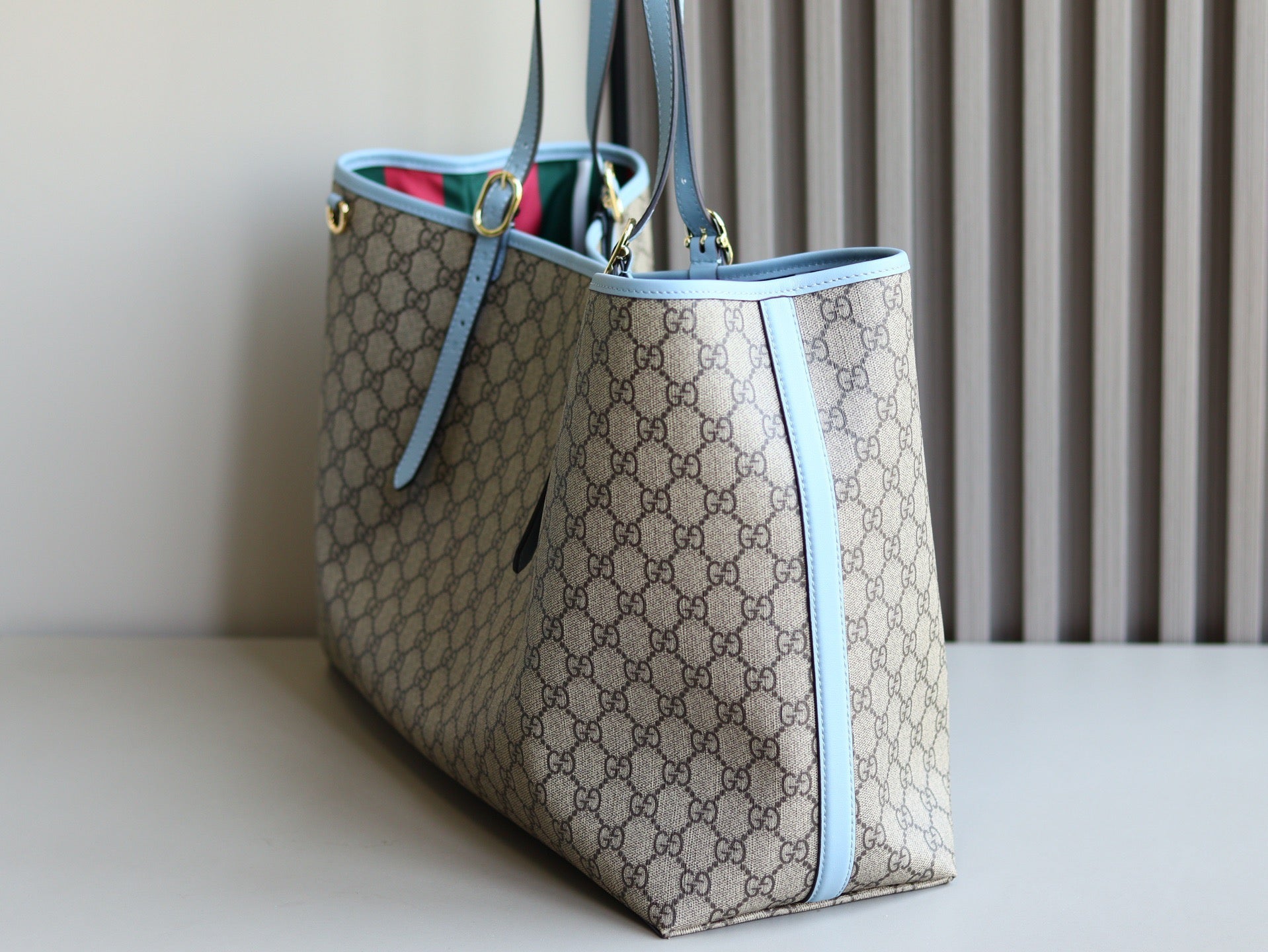 GG EMBLEM MAXI TOTE BAG