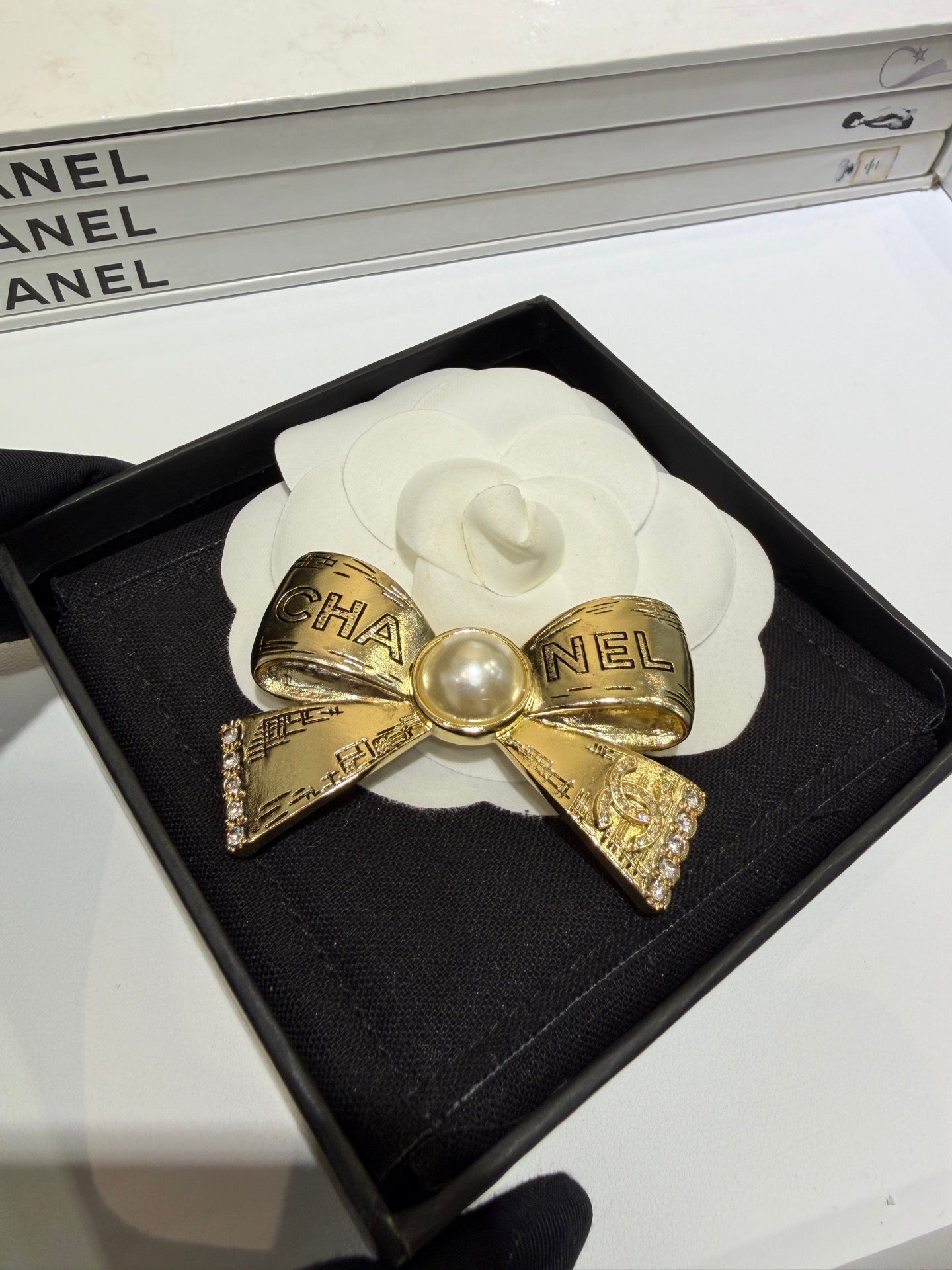 CC BROOCHE