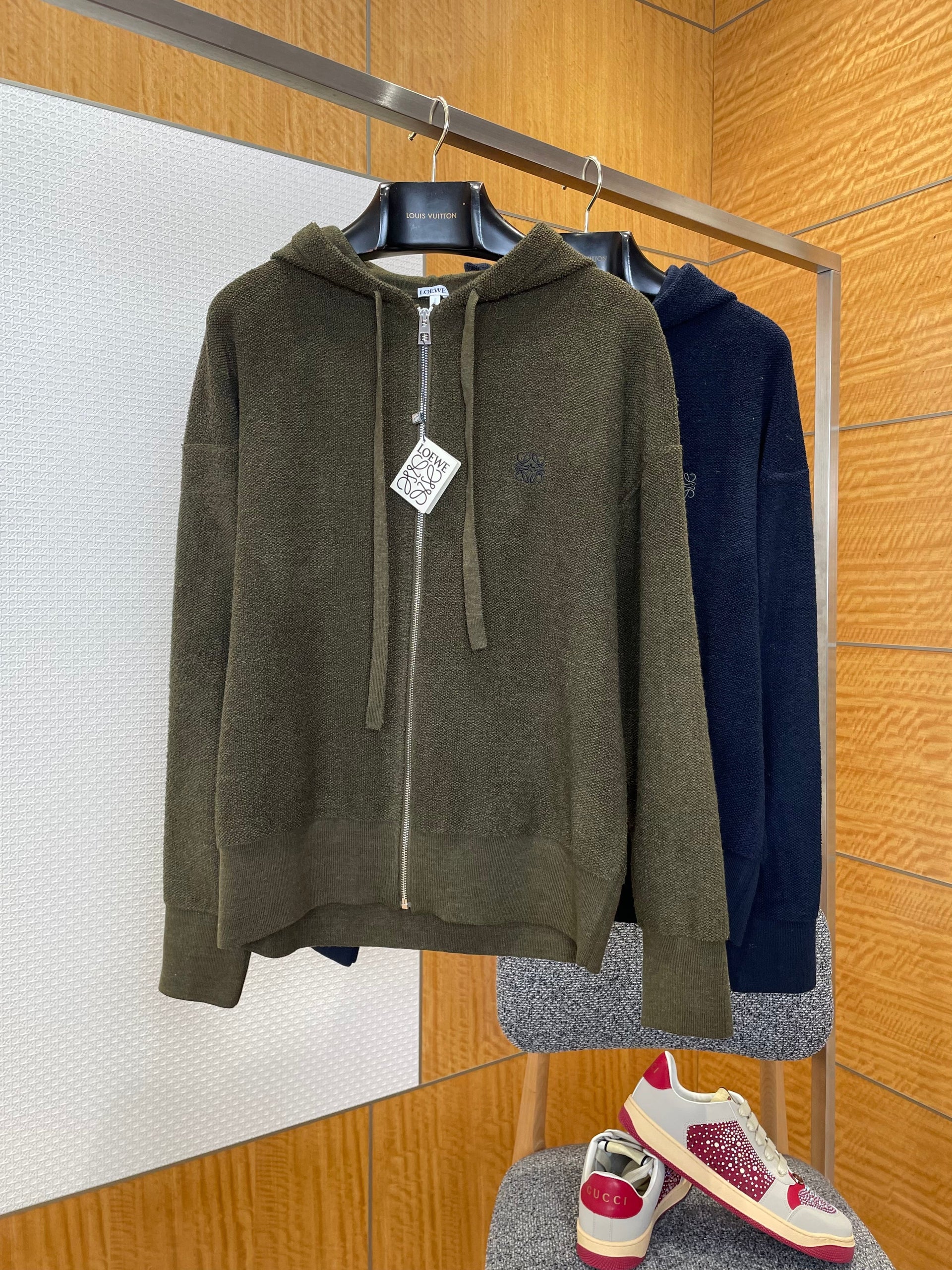 LOEW ZIP HOODIE