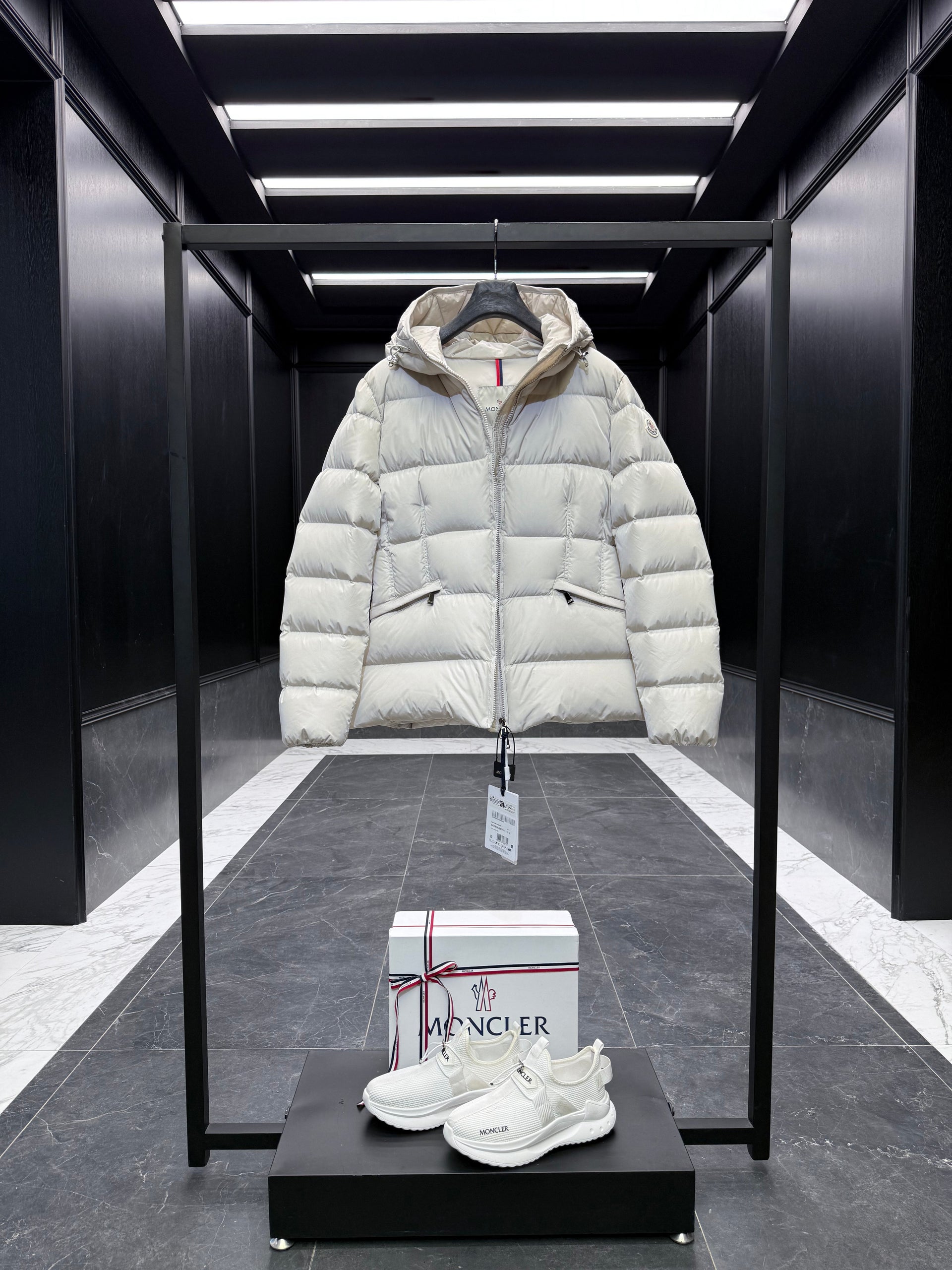 MONC AVOCE JACKET