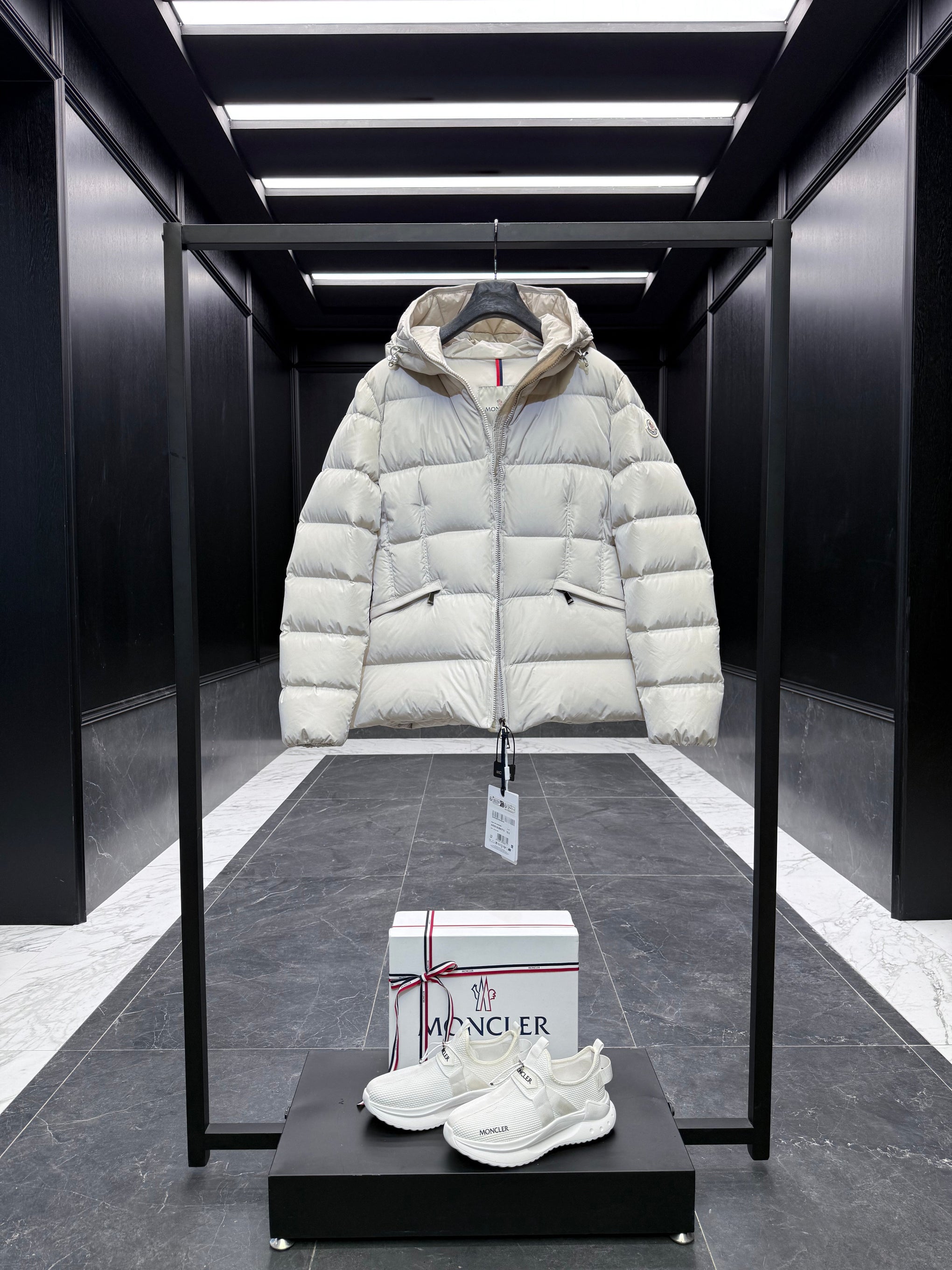 MONC AVOCE JACKET