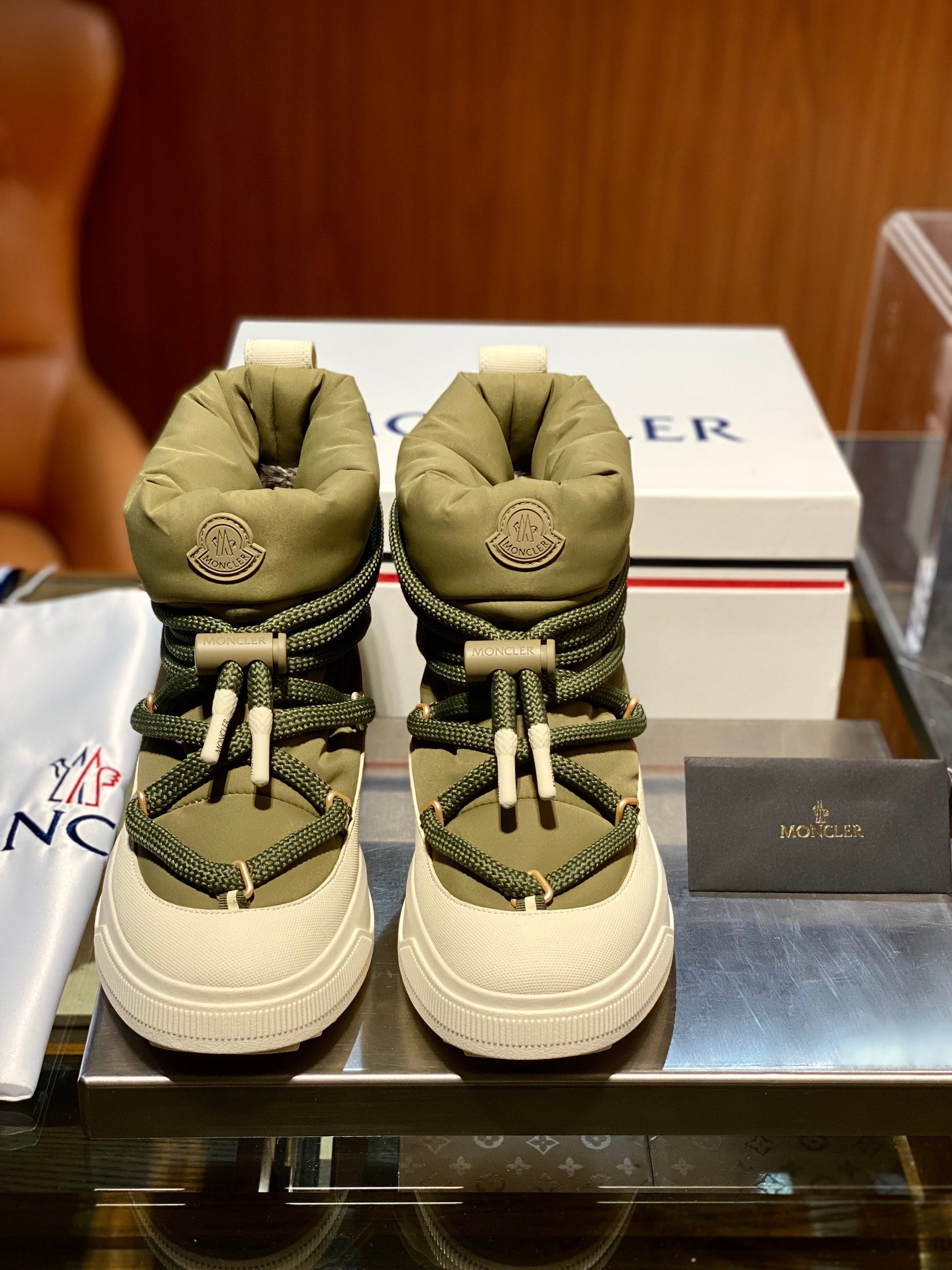 MONC ALTIVE MID SNOW BOOTS