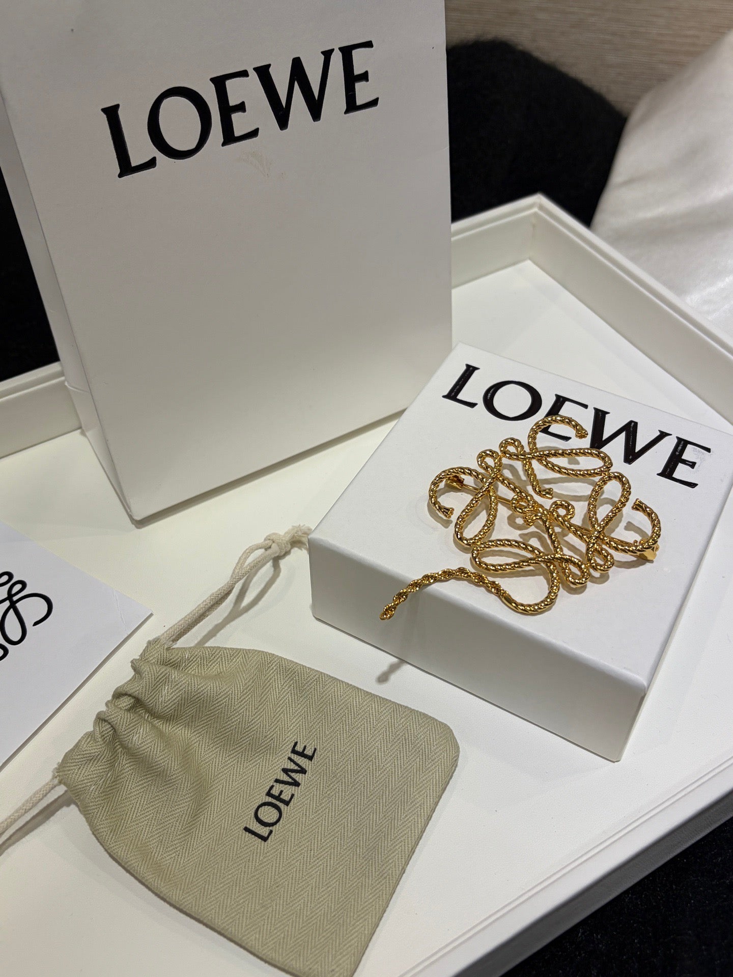 LOEW BROOCHE