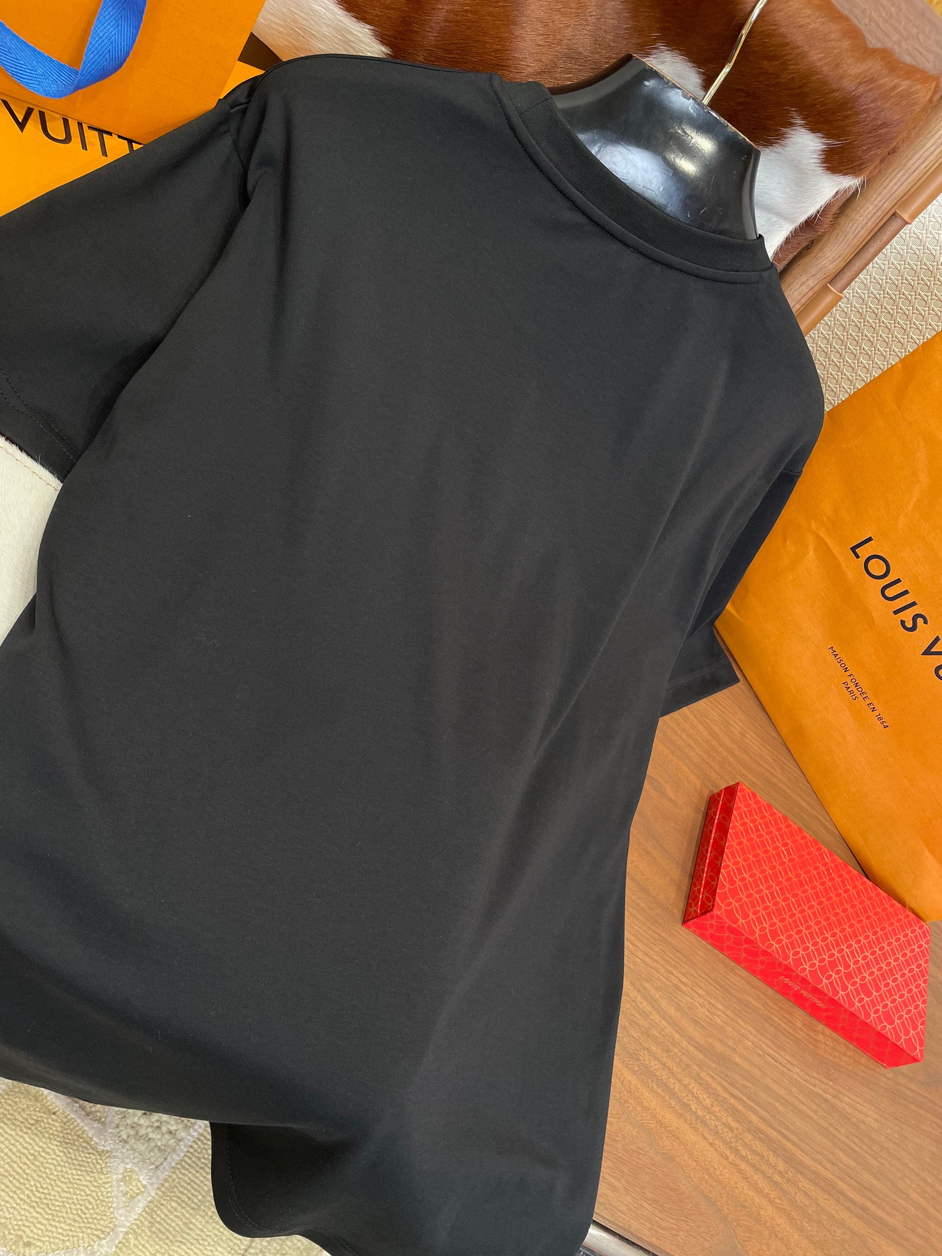 LOU T-SHIRT