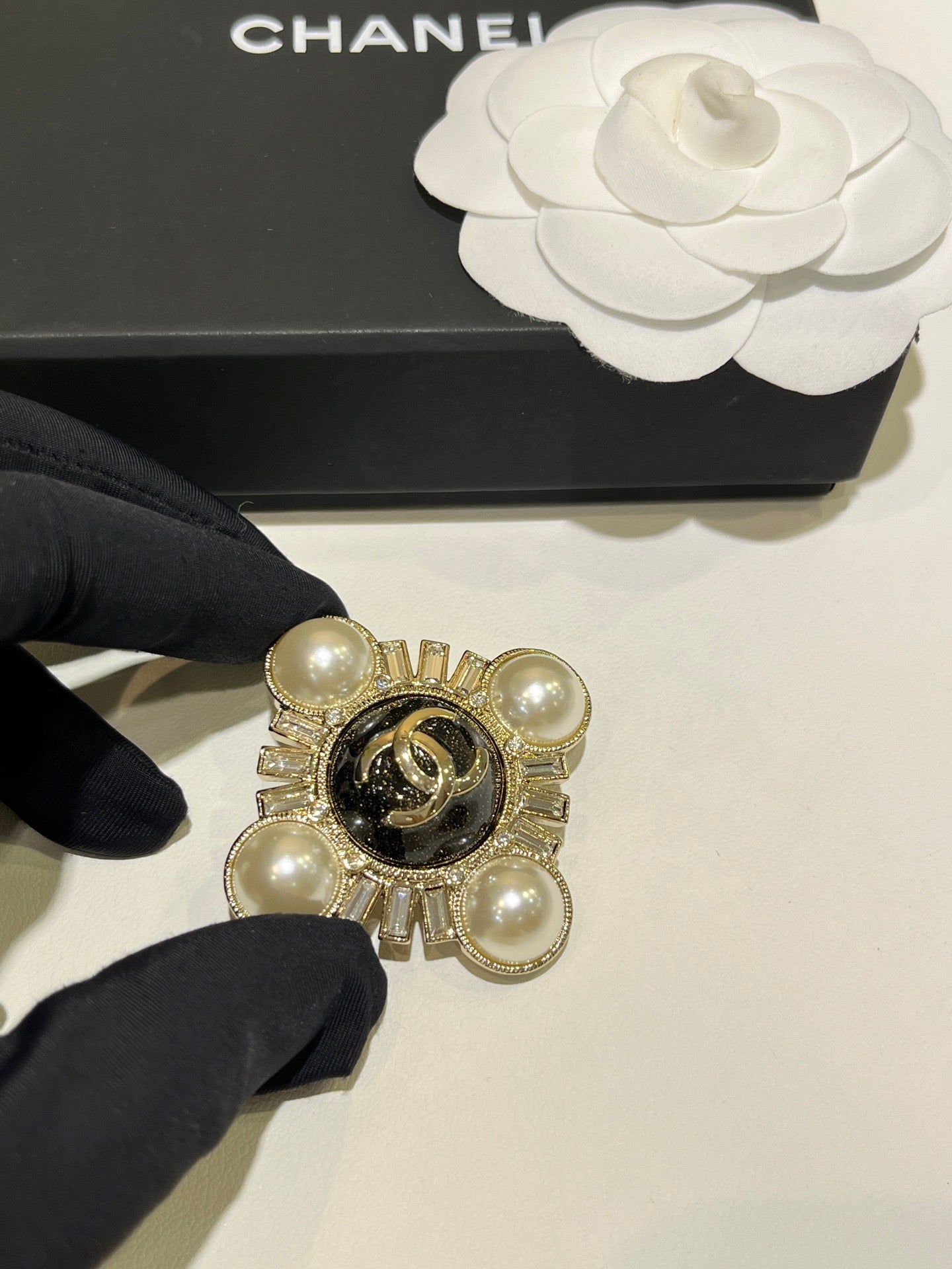 CC BROOCHE