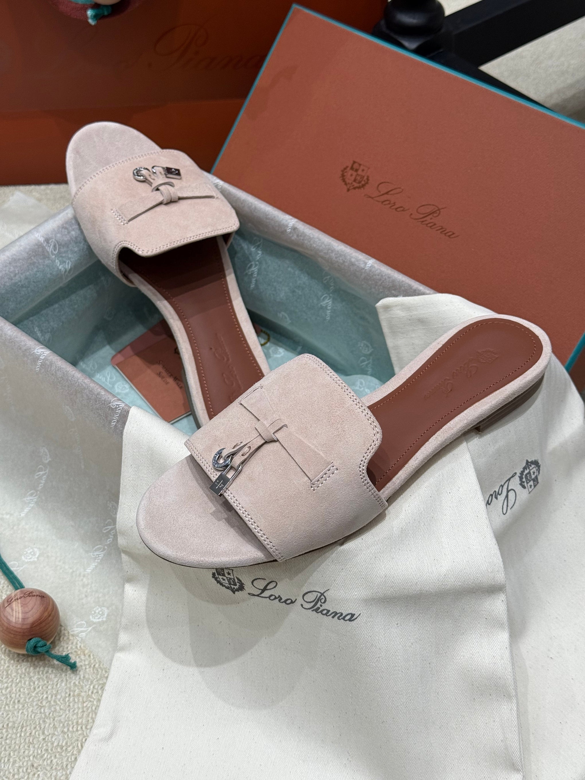 LORO P SUMMER CHARM SLIPPER